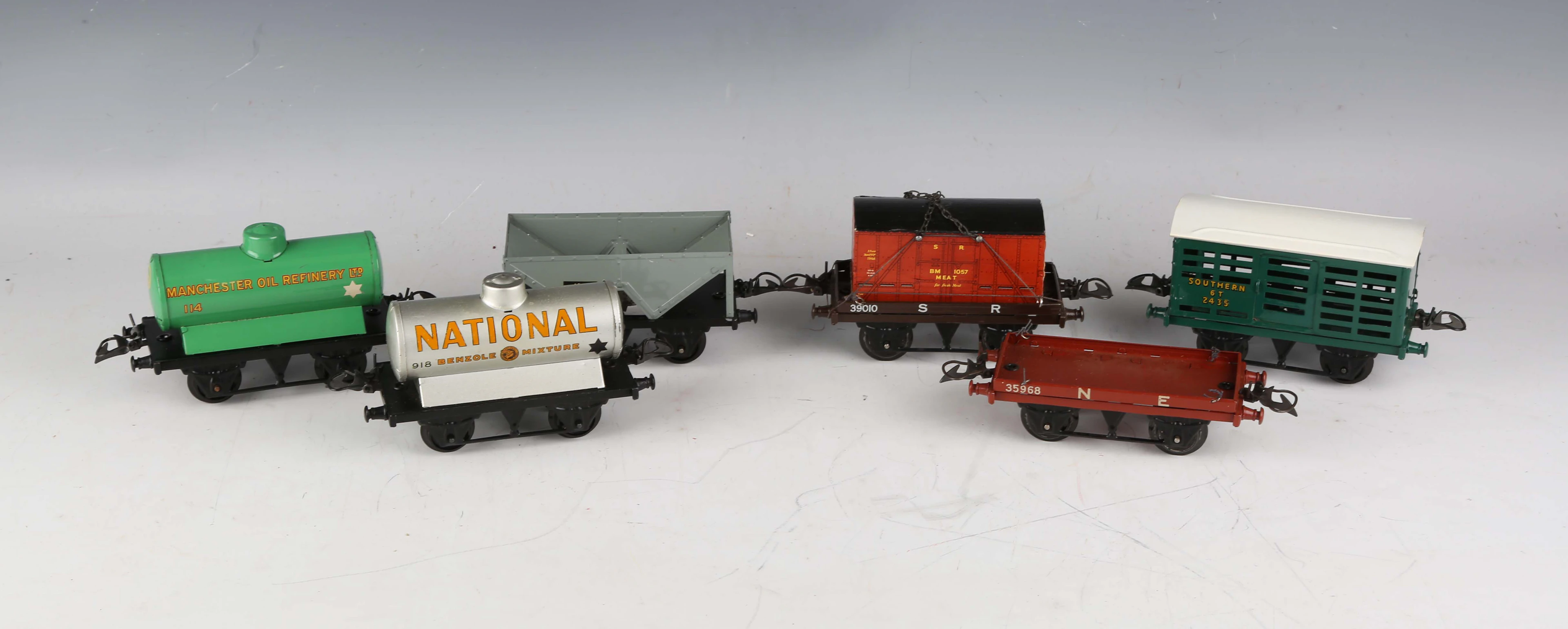 A group of Hornby Trains O gauge items, including No. 1 milk traffic