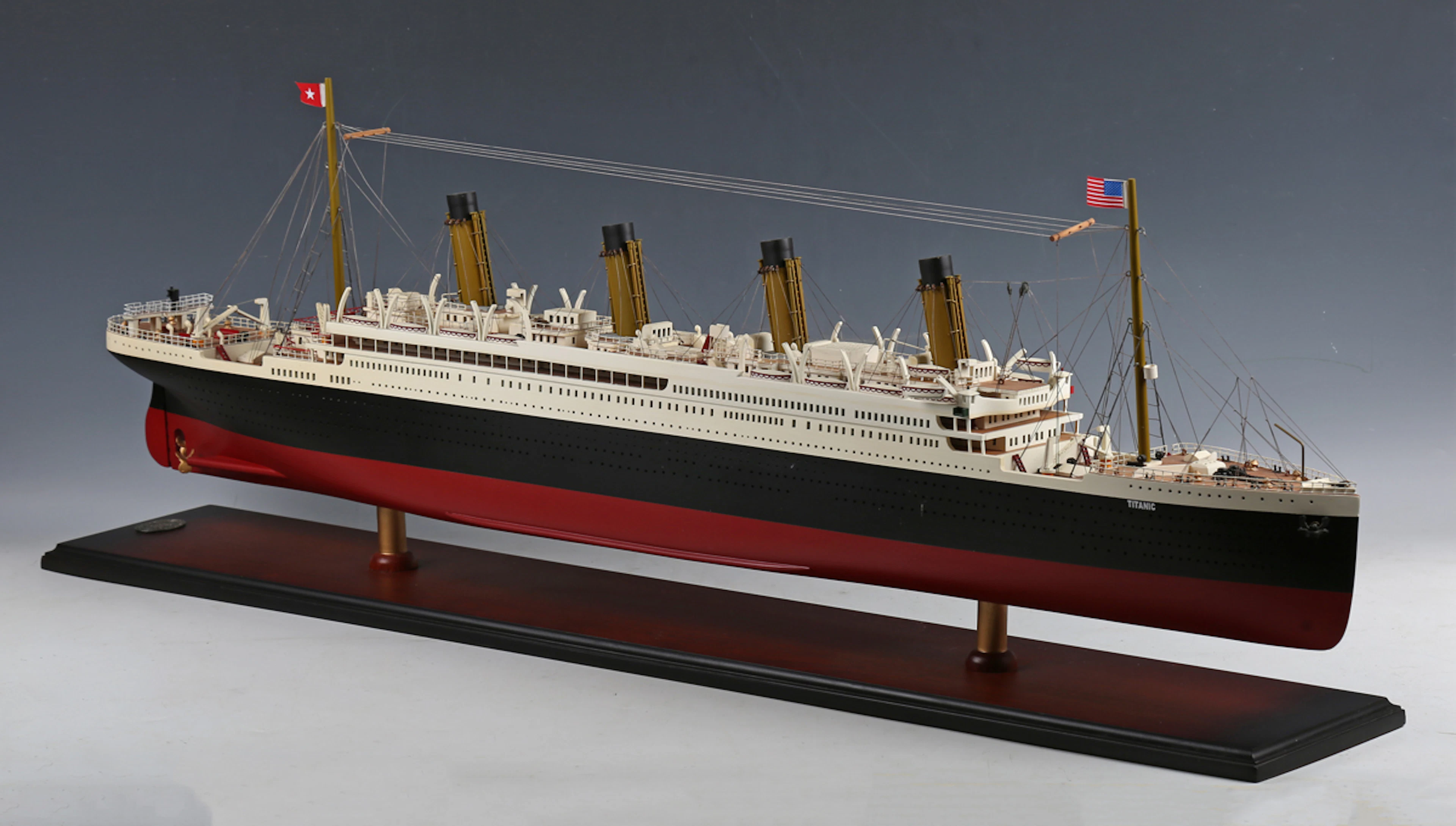 An Italian AM (Authentic Models) model of RMS Titanic, length 101cm