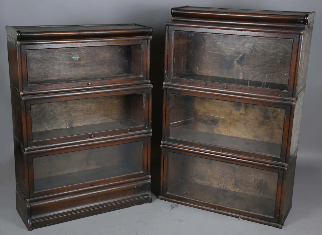Six sections of an oak Globe Wernicke library bookcase, together with
