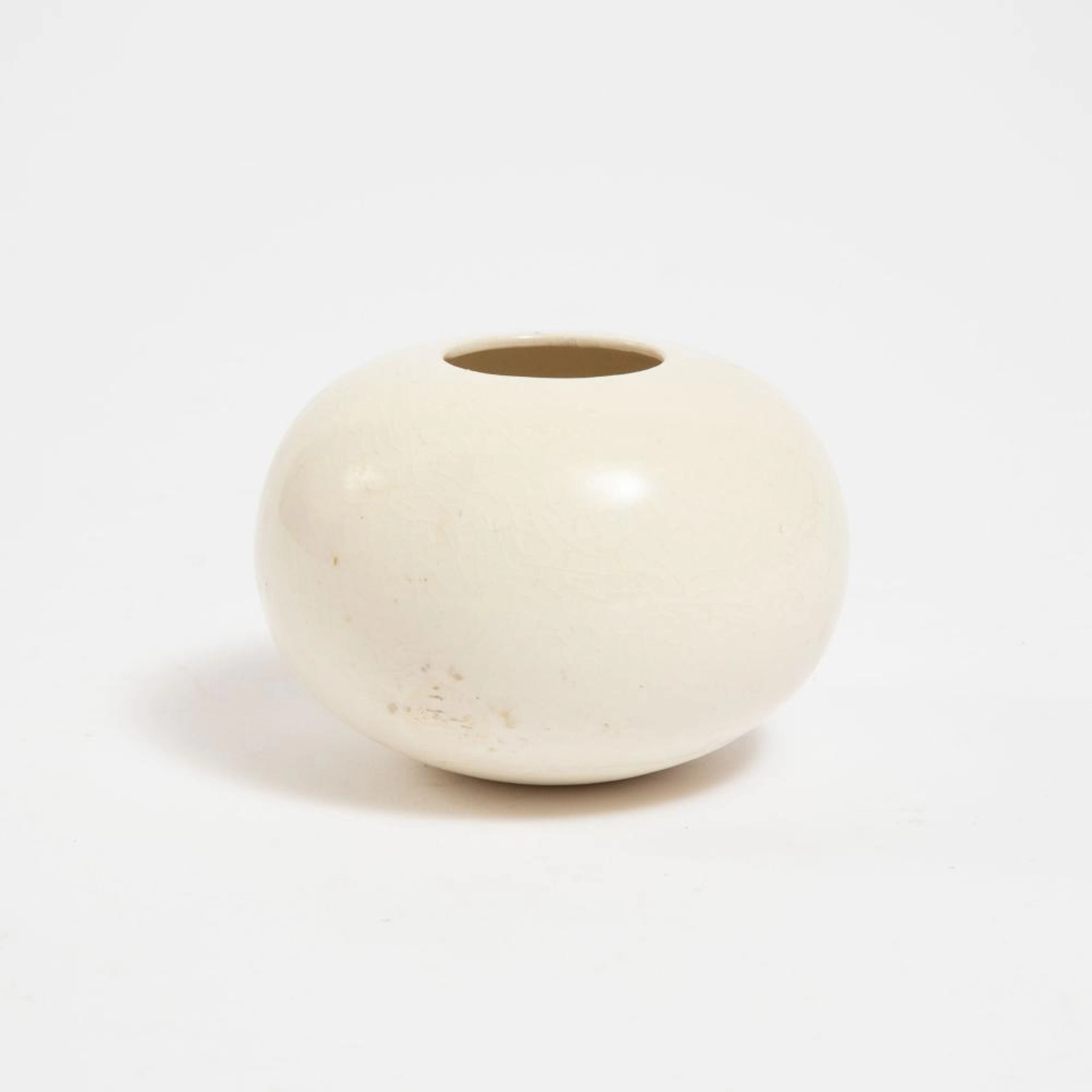 A White-Glazed Water Pot, Tang Dynasty (618-907), 唐 白釉水盂