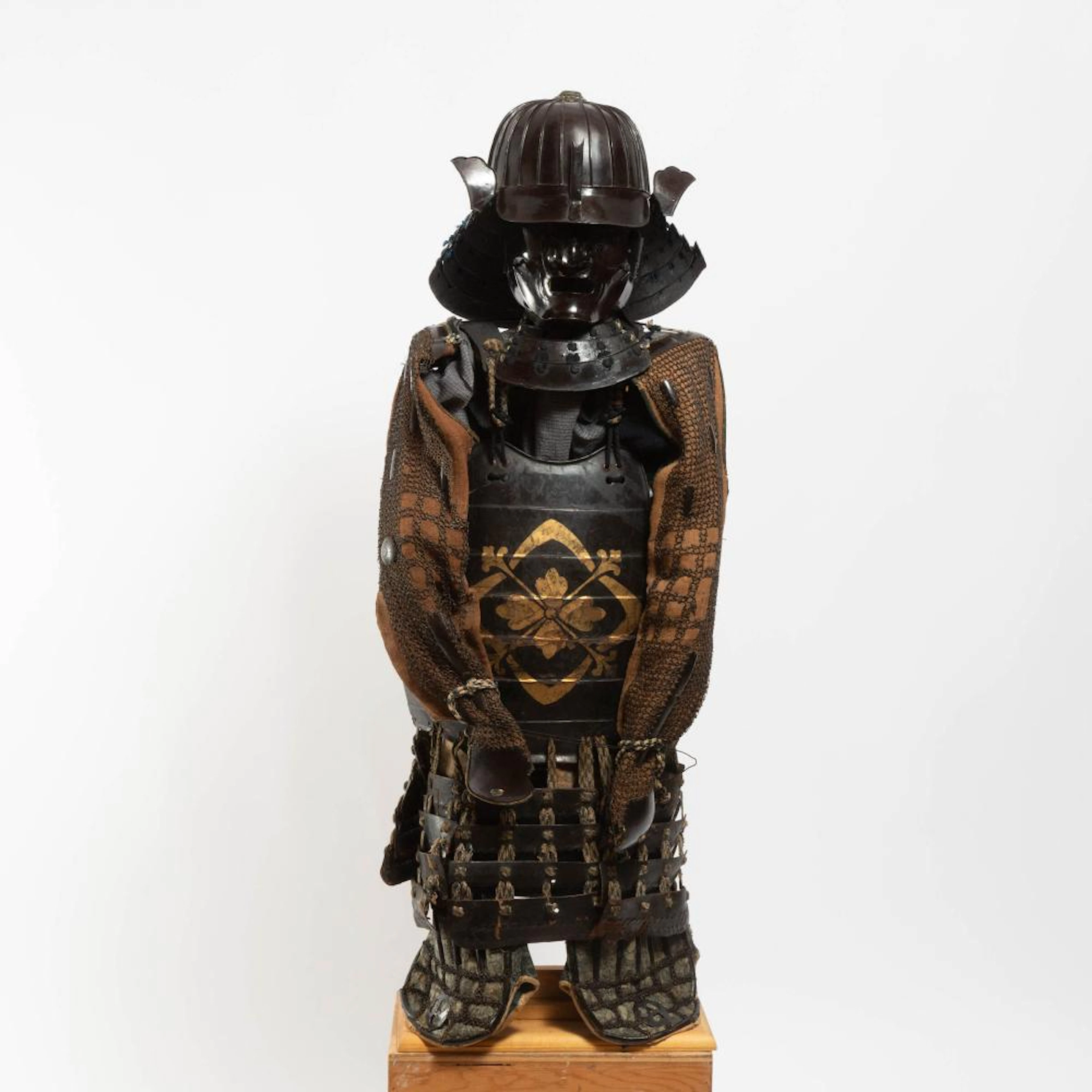 A Suit of Samurai Armour With Kabuto and Menpo, Muromachi Period (1333-1573)