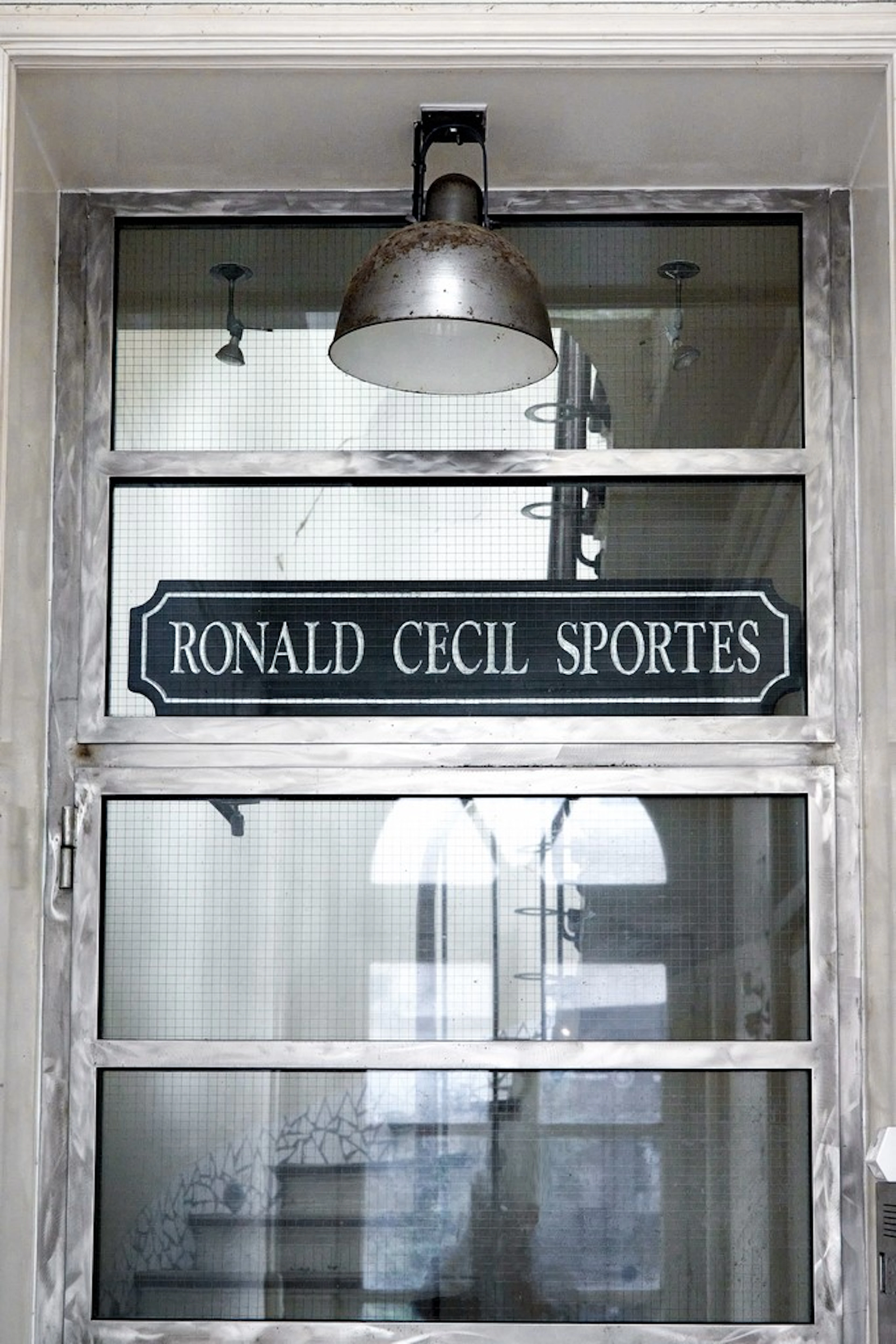 Ronald Cecil SPORTES (1943-2025).Paire d'armoires en rotin
