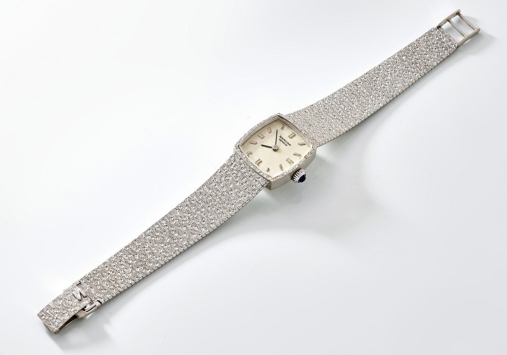 SARCAR GENEVE. Montre bracelet de dame en or gris 18K. Cadran à chiffres