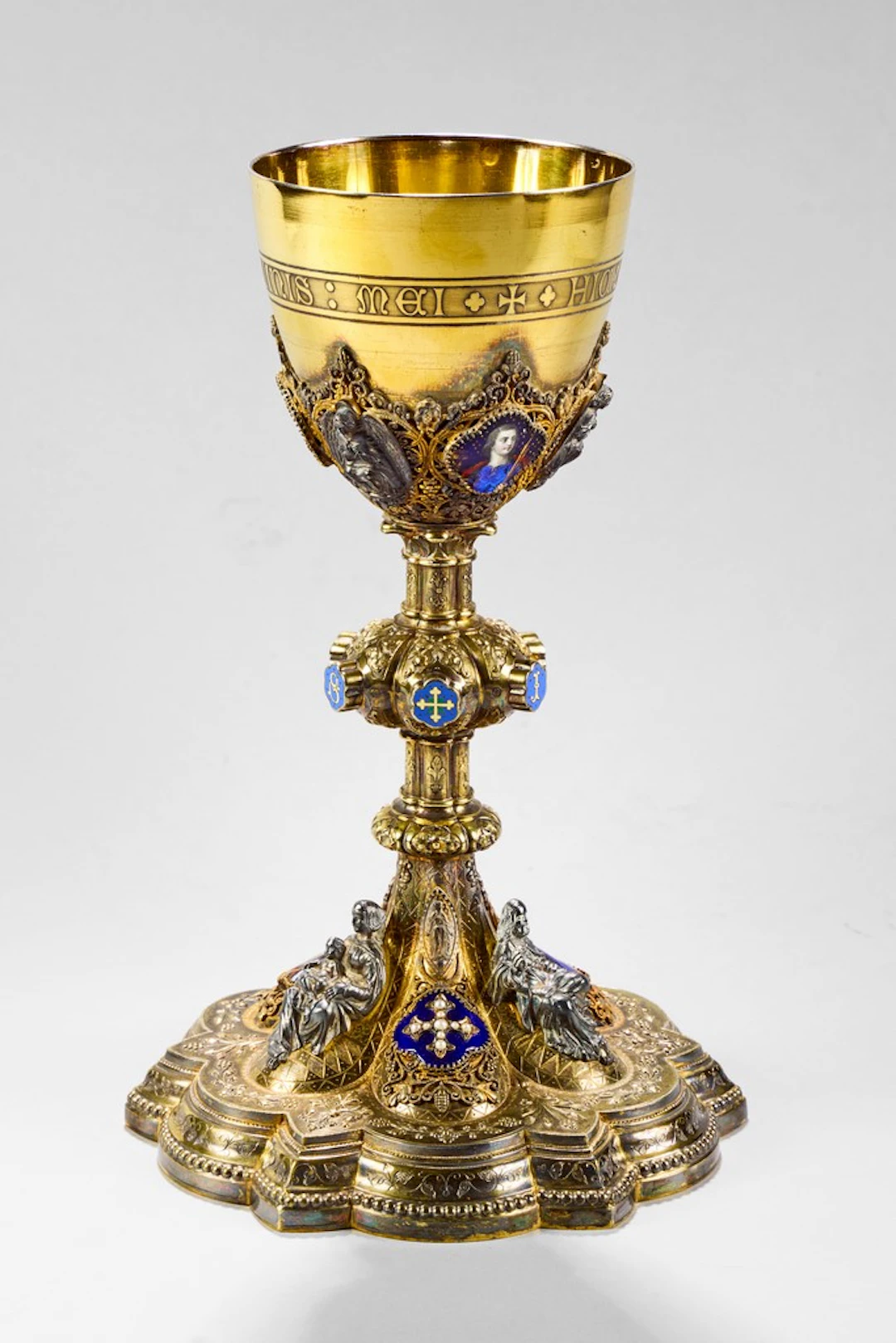 Calice en vermeil (argent doré) de style médiéval composé d'une base