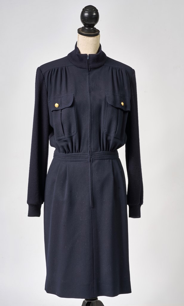 VALENTINO. Robe en laine et veste. Taille 44