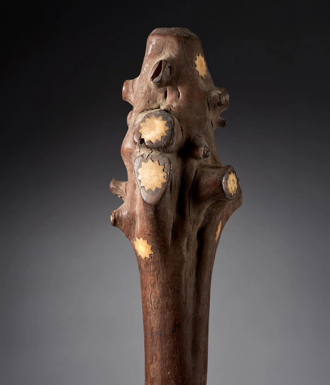 Casse - tête vanikau bulibuli. Massue de combat, bois et incrustations