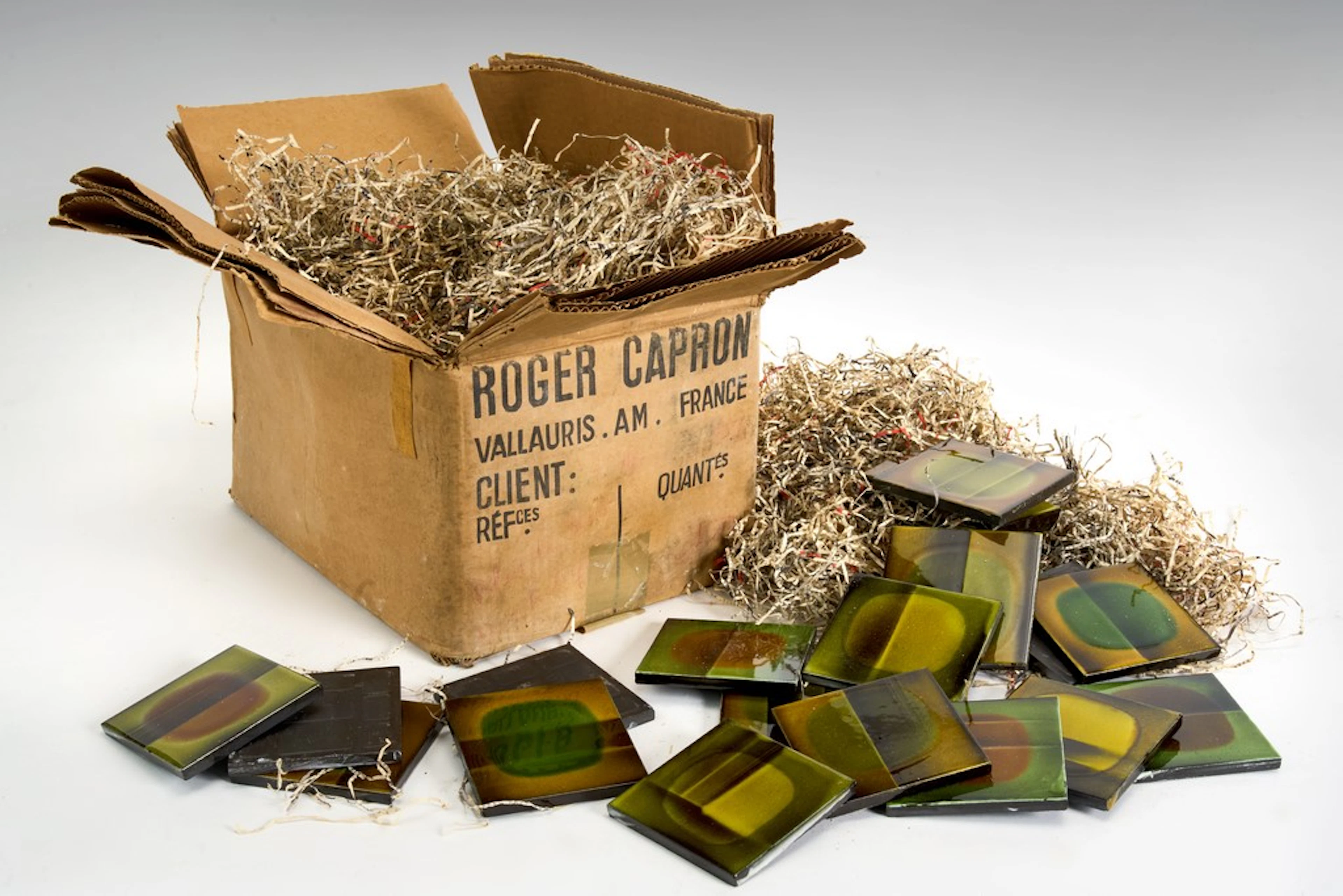 Roger CAPRON (1922-2006). Suite de 100 carreaux modèle " Planète "