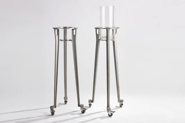 Ronald Cecil SPORTES (1943-2025). Deux vases sur piètement réalisés