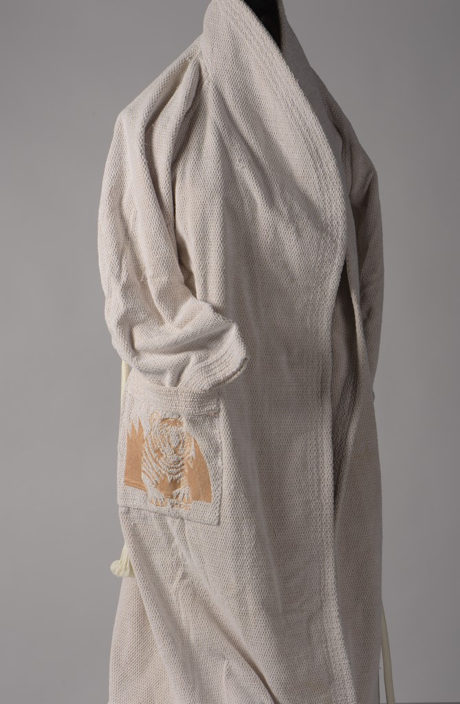 HERMES Paris. Peignoir de bain en coton une poche siglée Hermès à