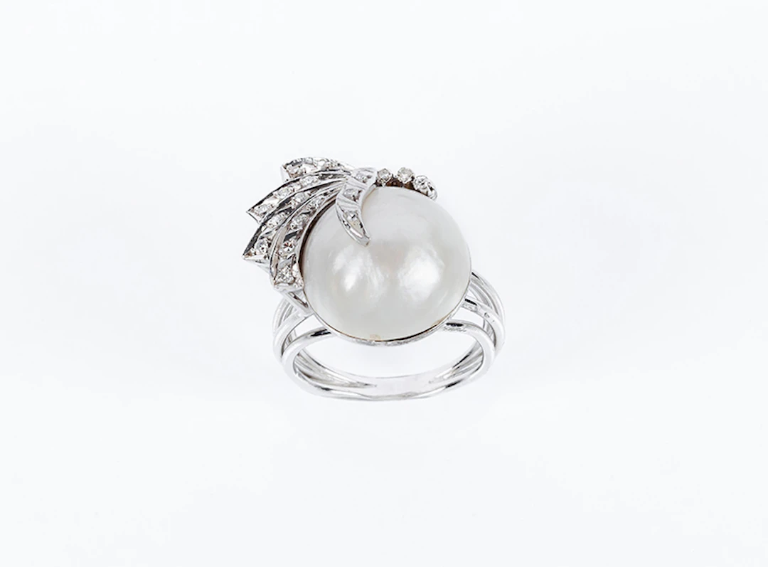 Sortija vintage en sólida montura de oro blanco 18 K con...