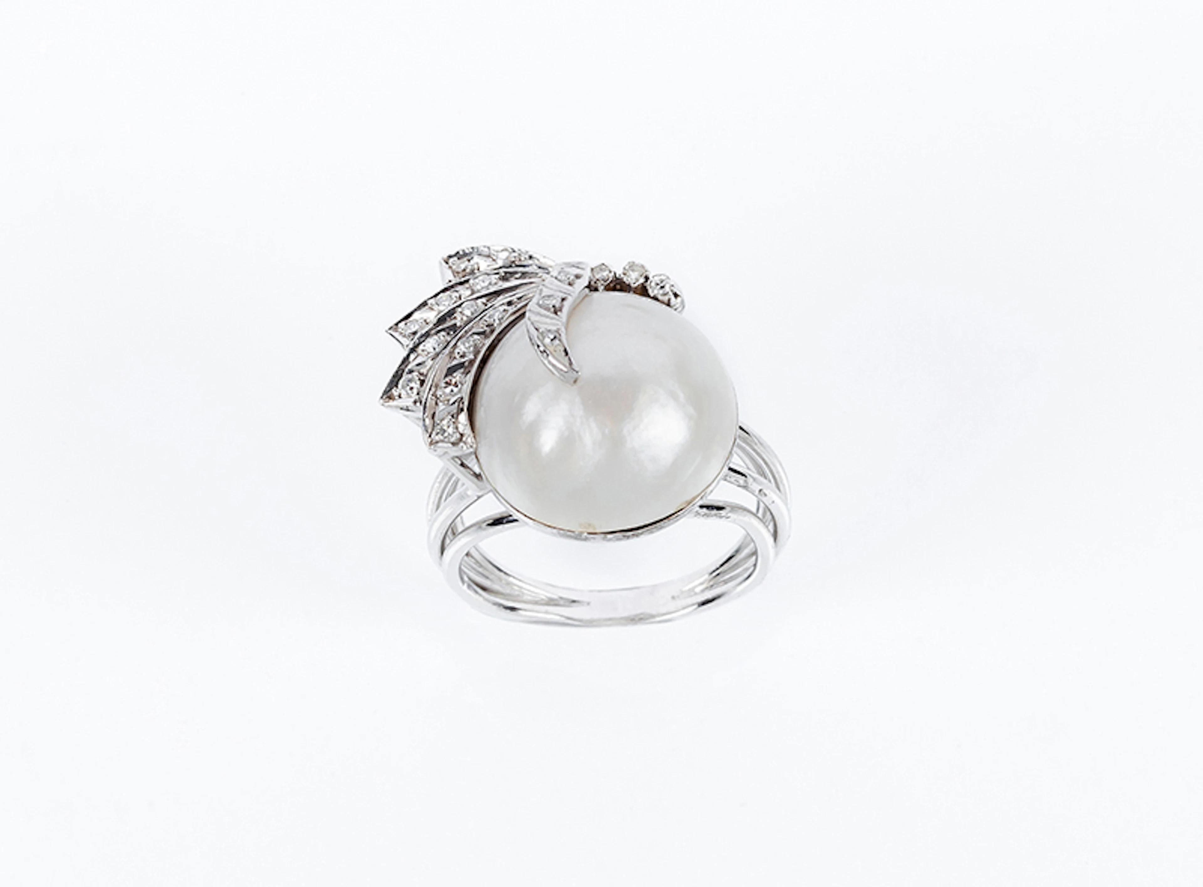 Sortija vintage en sólida montura de oro blanco 18 K con...