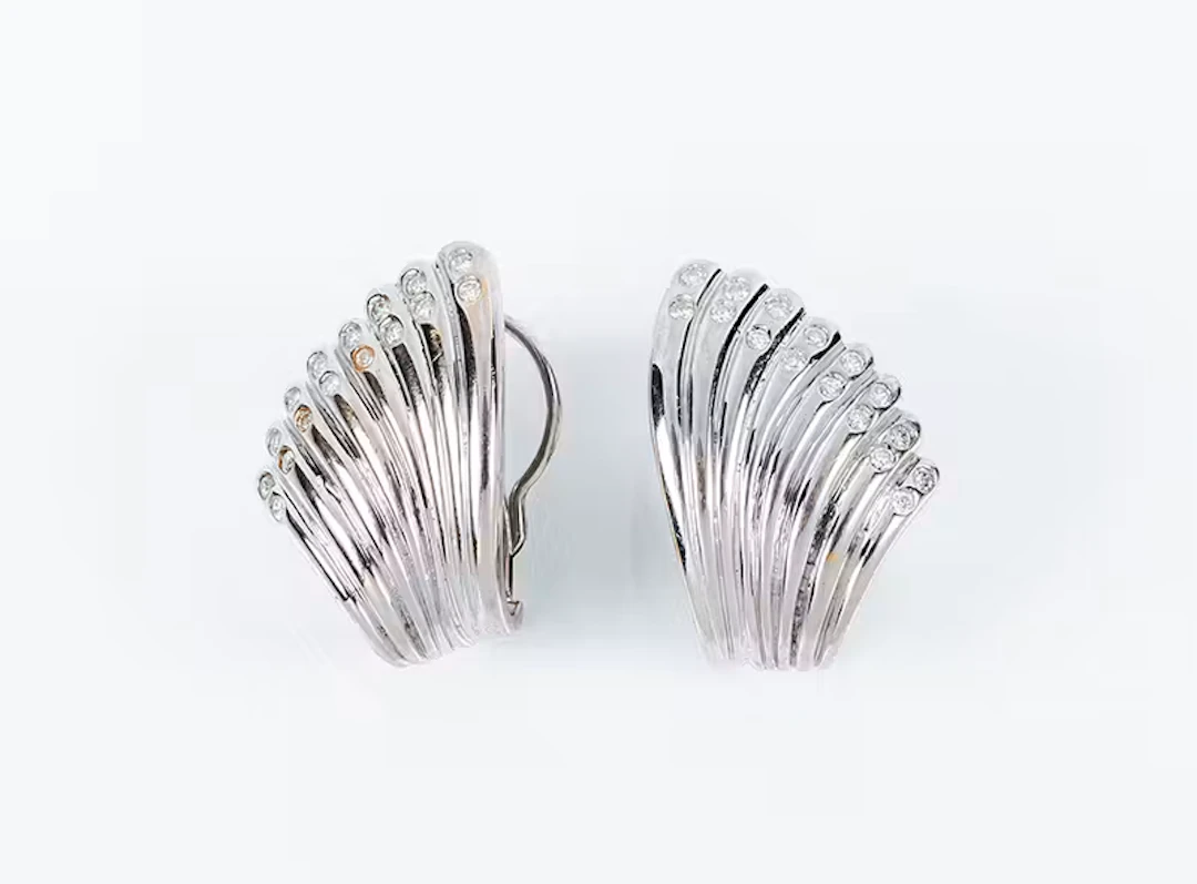 Pendientes de alta joyería en sólida montura de oro blanco 18 K