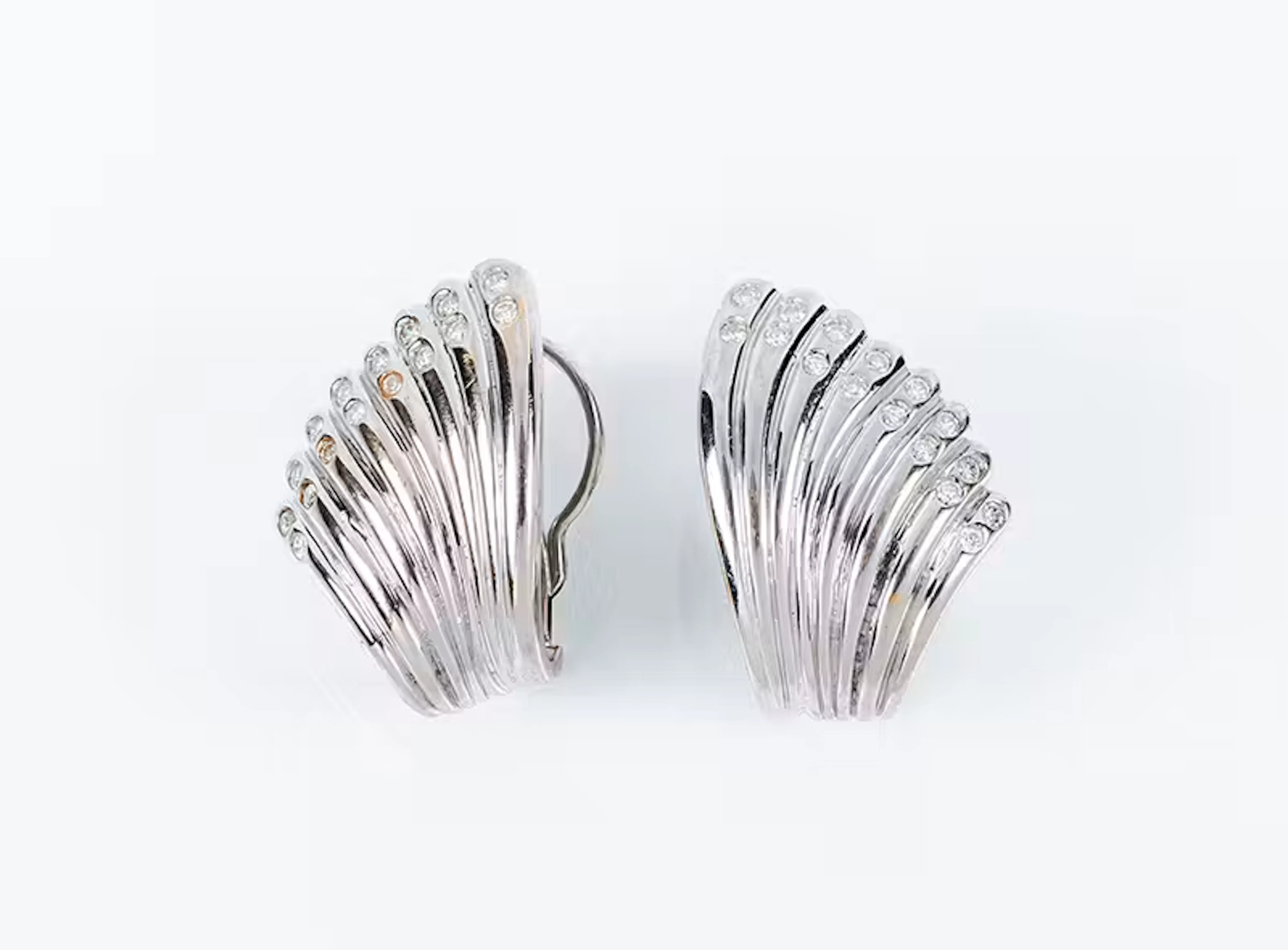 Pendientes de alta joyería en sólida montura de oro blanco 18 K