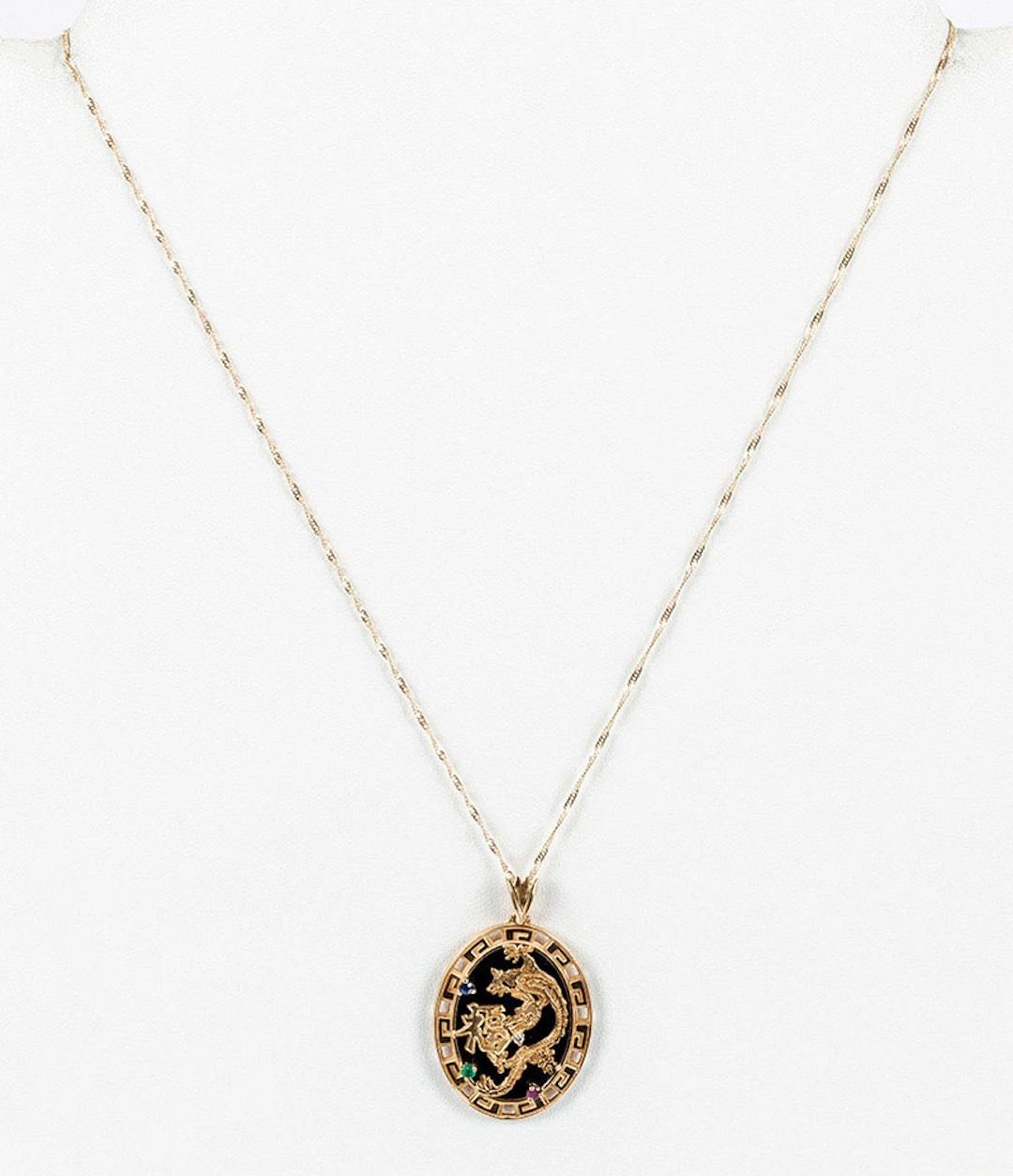 Cadenita y colgante oval