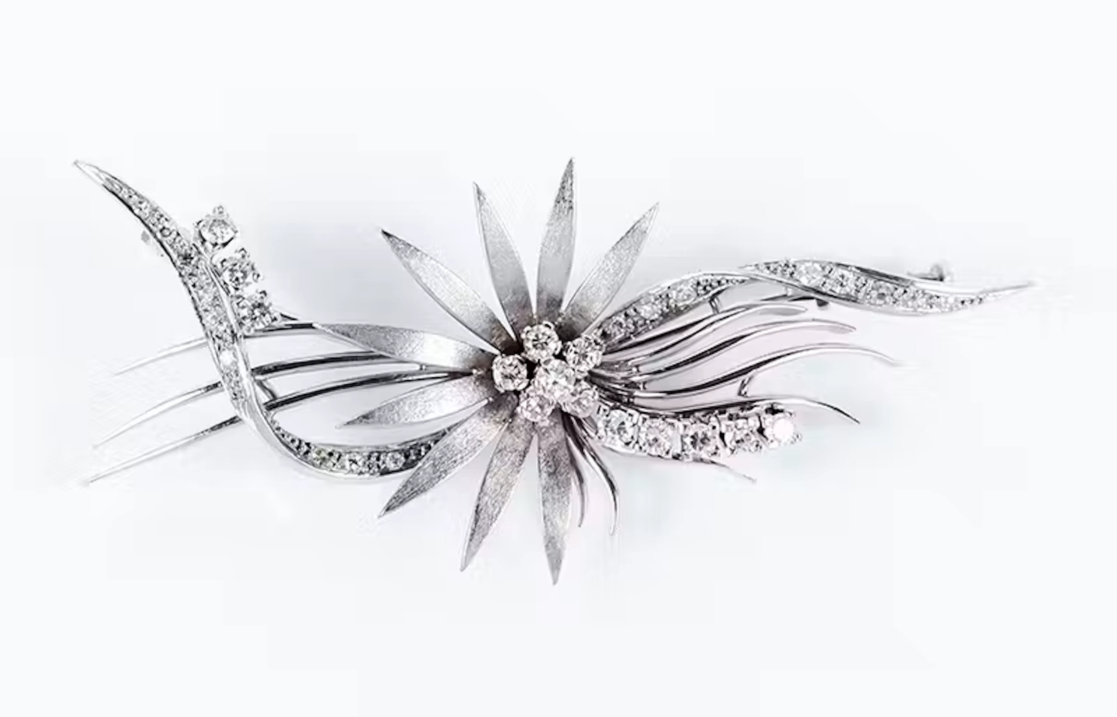 Elegante alfiler vintage en sólida montura de oro blanco 18 K