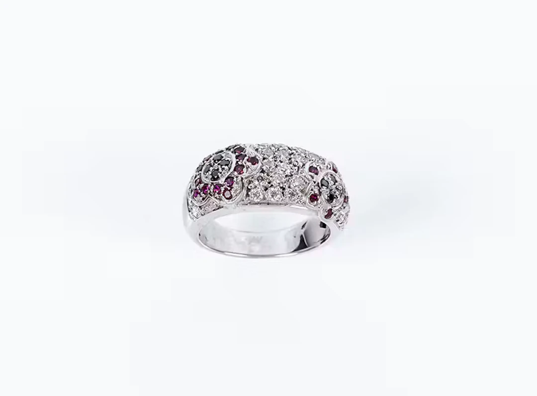 Anillo en sólida montura de oro blanco 18 K