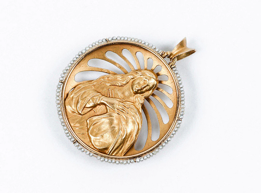 Delicada medalla colgante vintage en oro amarillo 18 K
