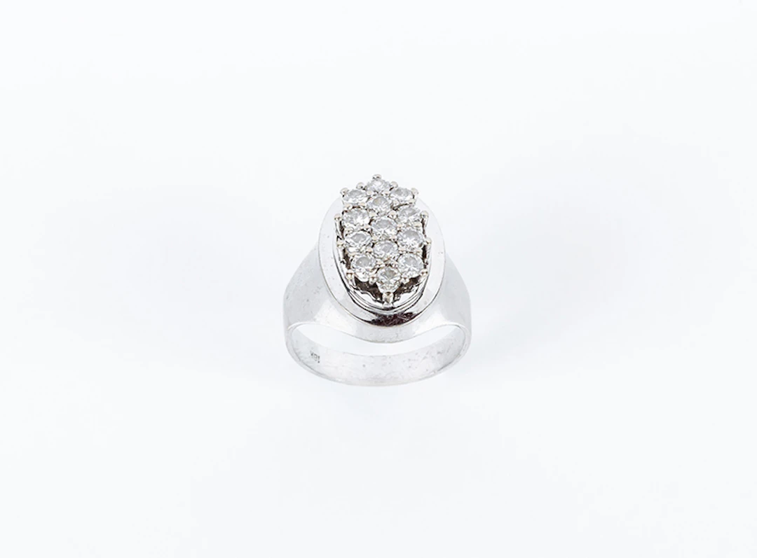 Sortija vintage en sólida montura de oro blanco 18 K con...