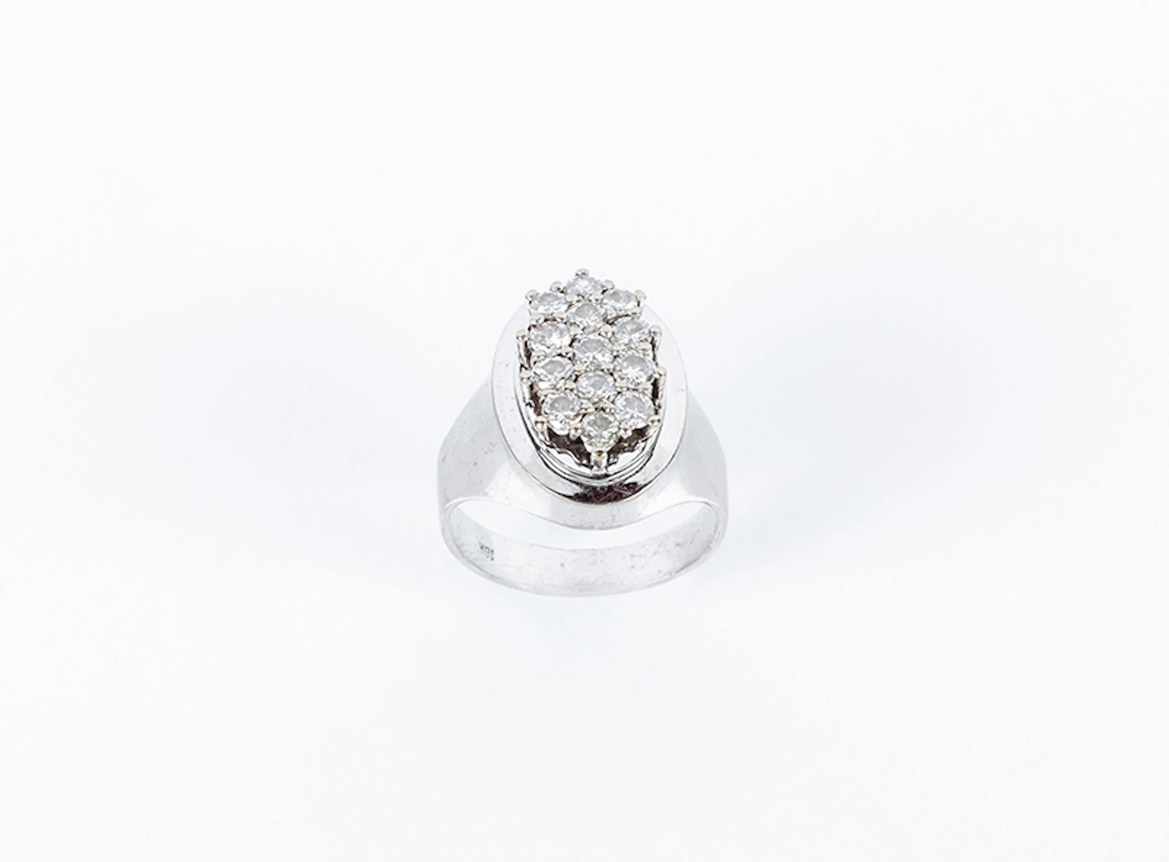 Sortija vintage en sólida montura de oro blanco 18 K con...