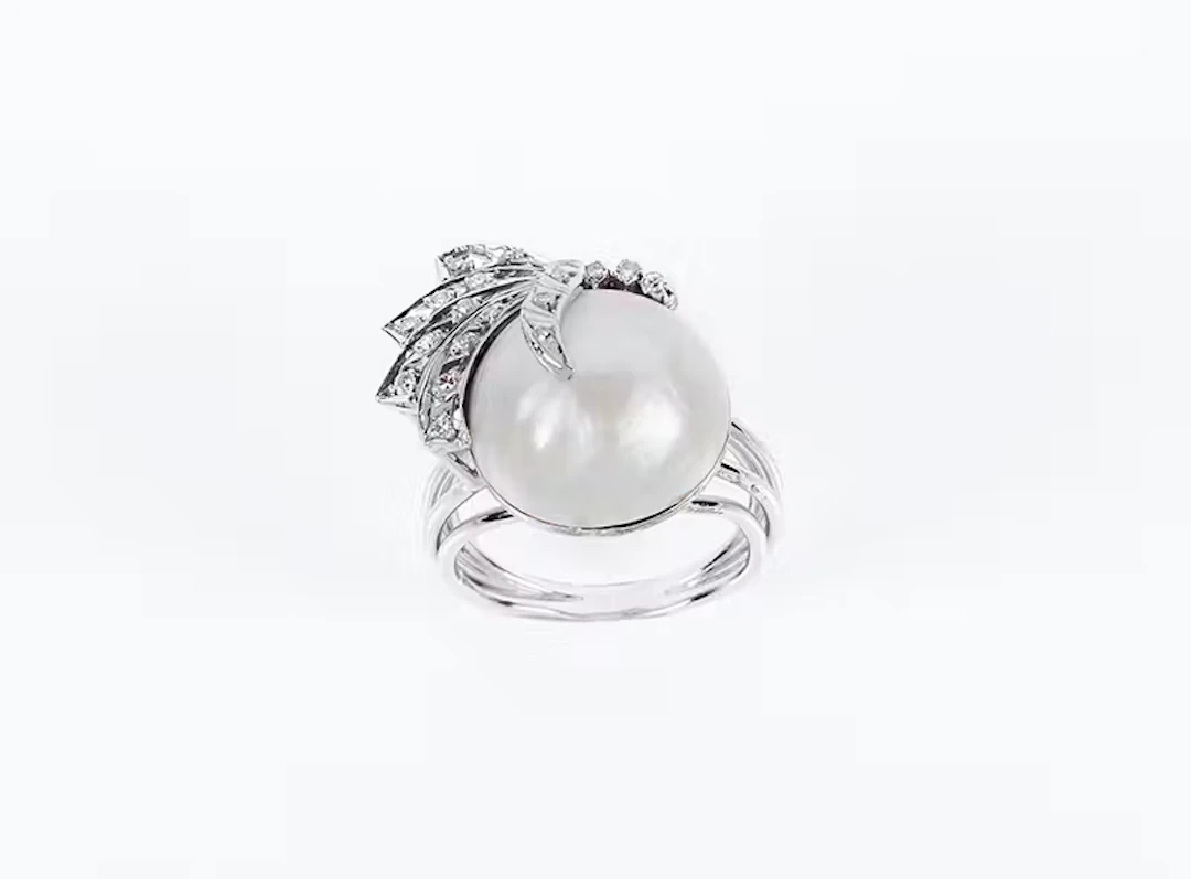 Sortija vintage en sólida montura de oro blanco 18 K con...