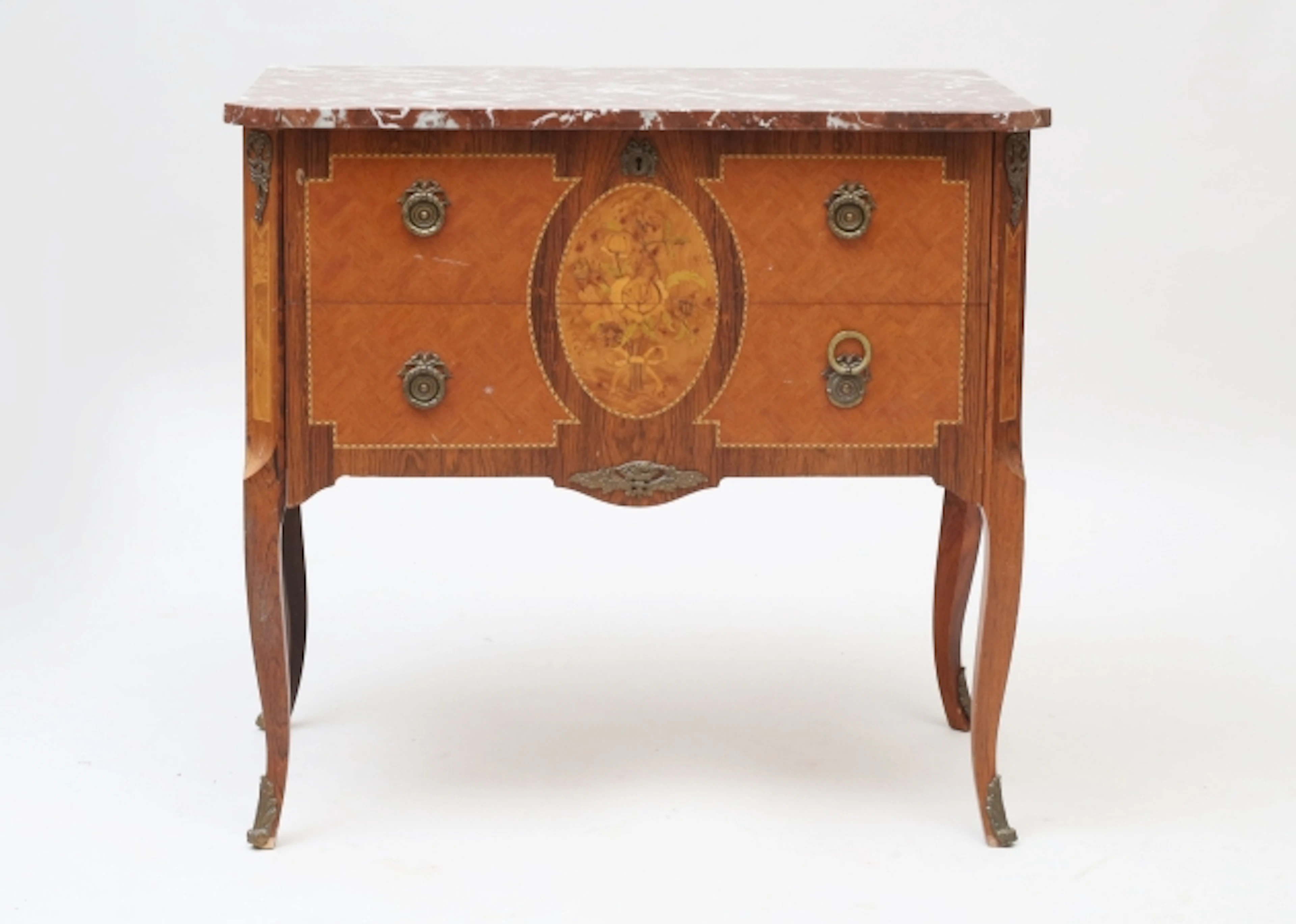 Byrå Louis XVI-stil