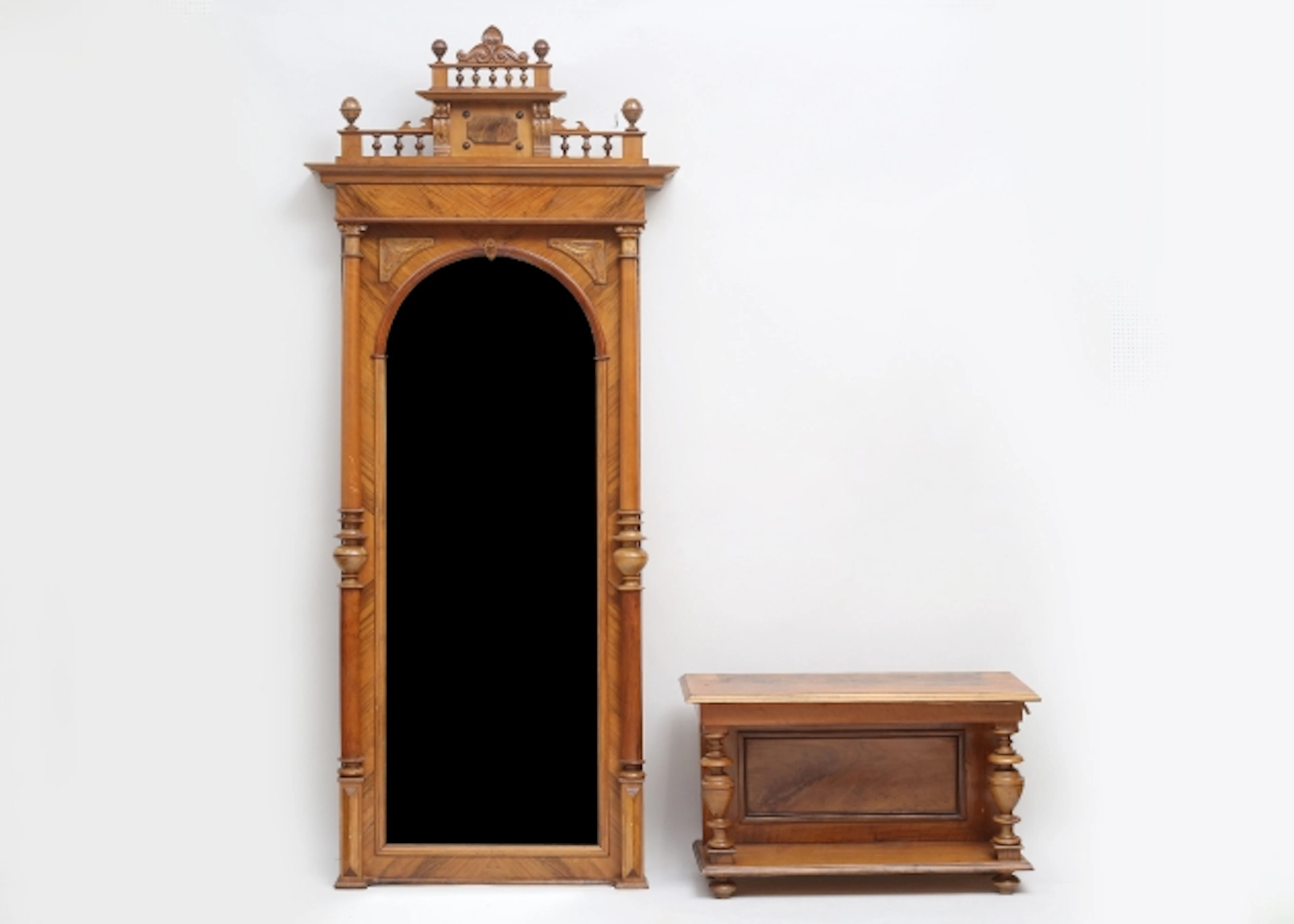 Spegel med konsolbord nyrenässans 1870/80-tal