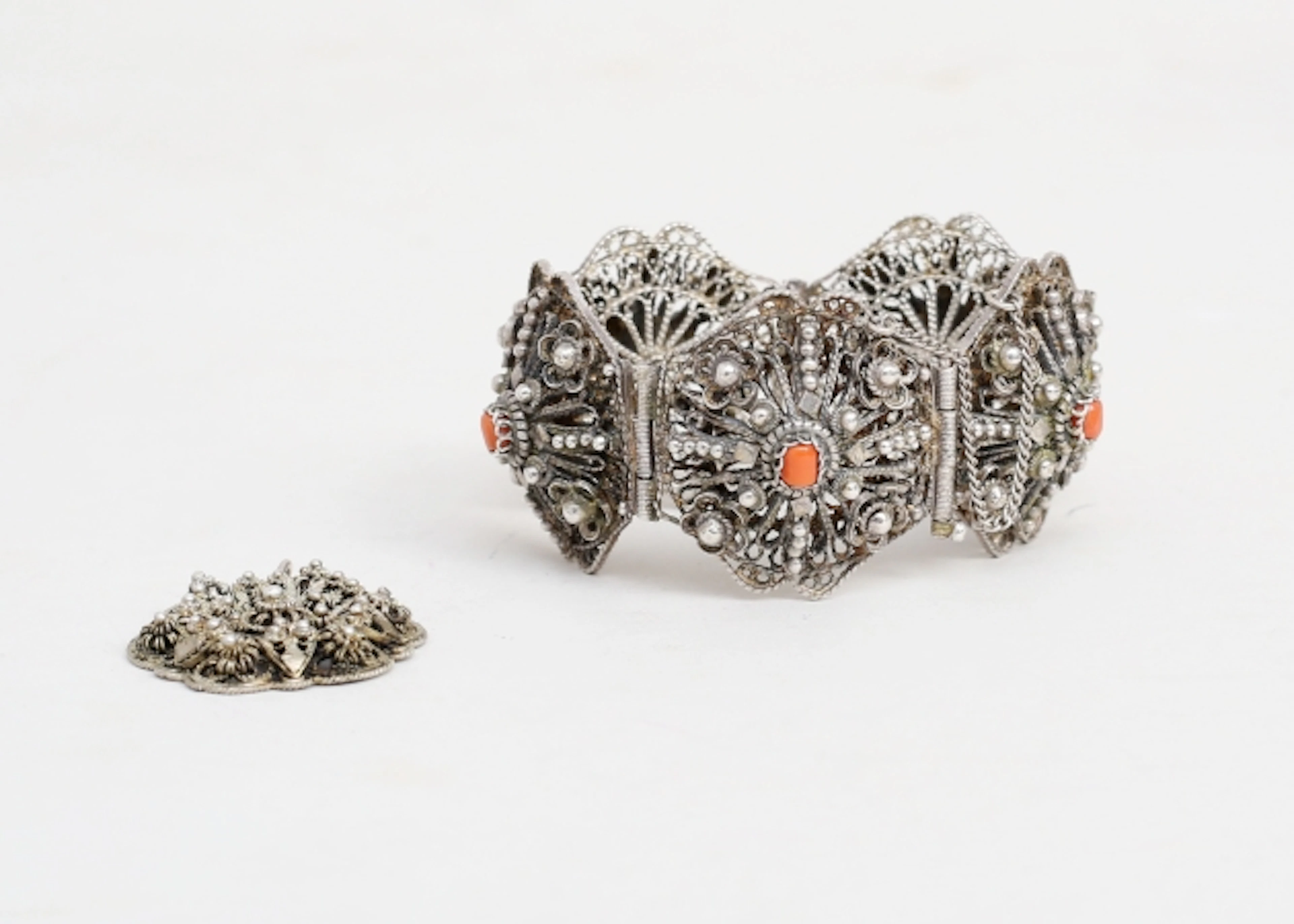 Armband samt hänge silver 1900-talets första hälft