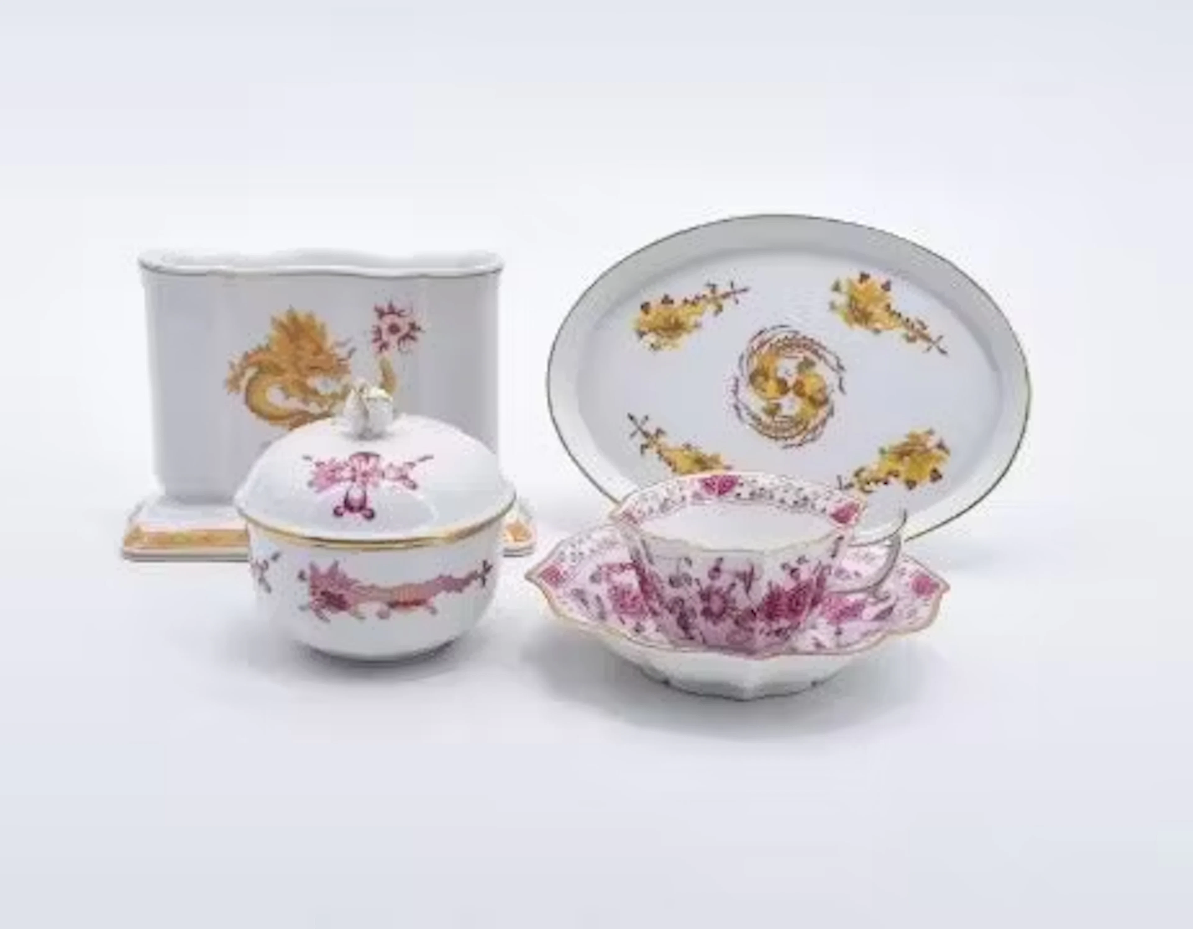 Vier Geschirrteile mit asiatischem Dekor, Meissen, 20. Jh.
