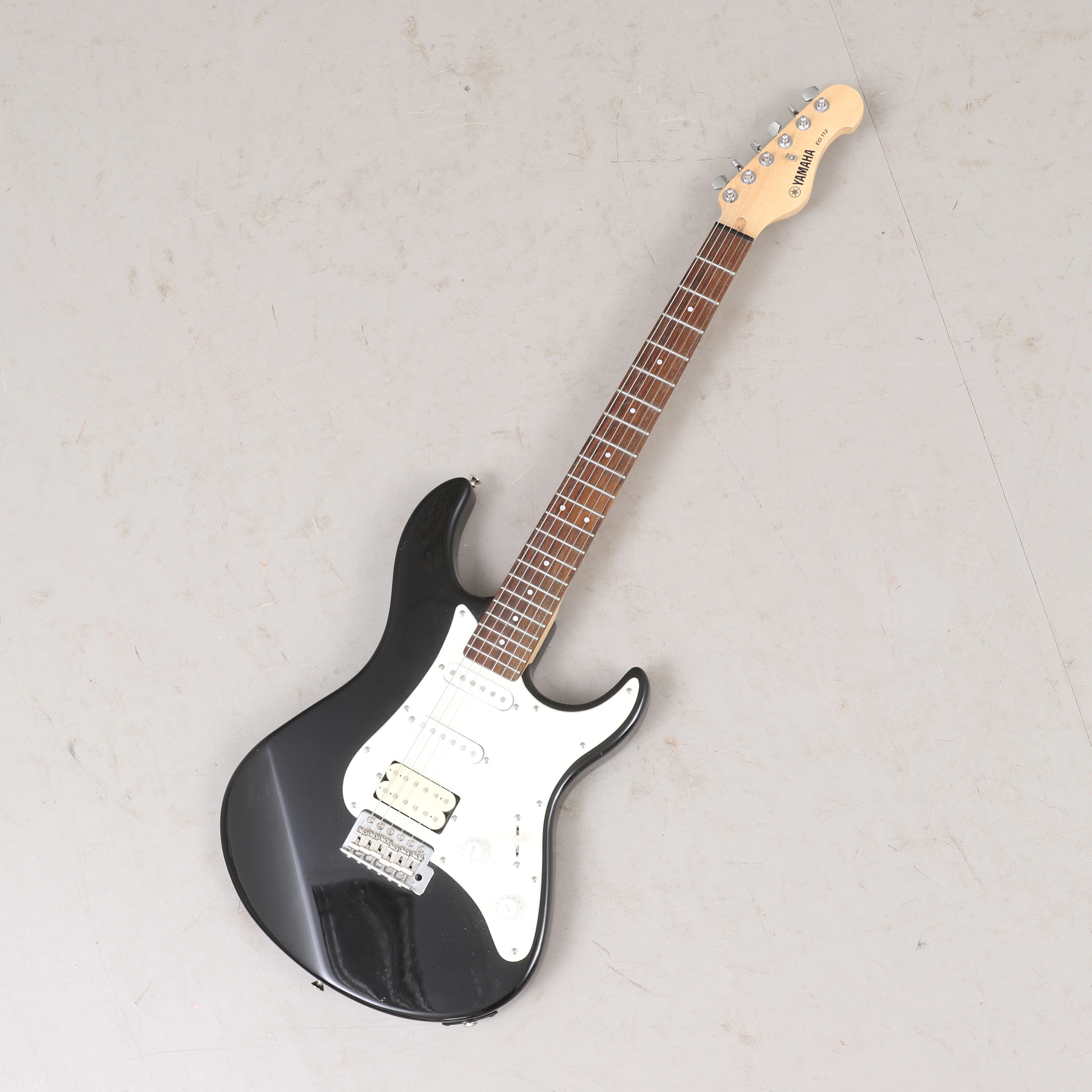 ELGITARR, Yamaha EG 112.