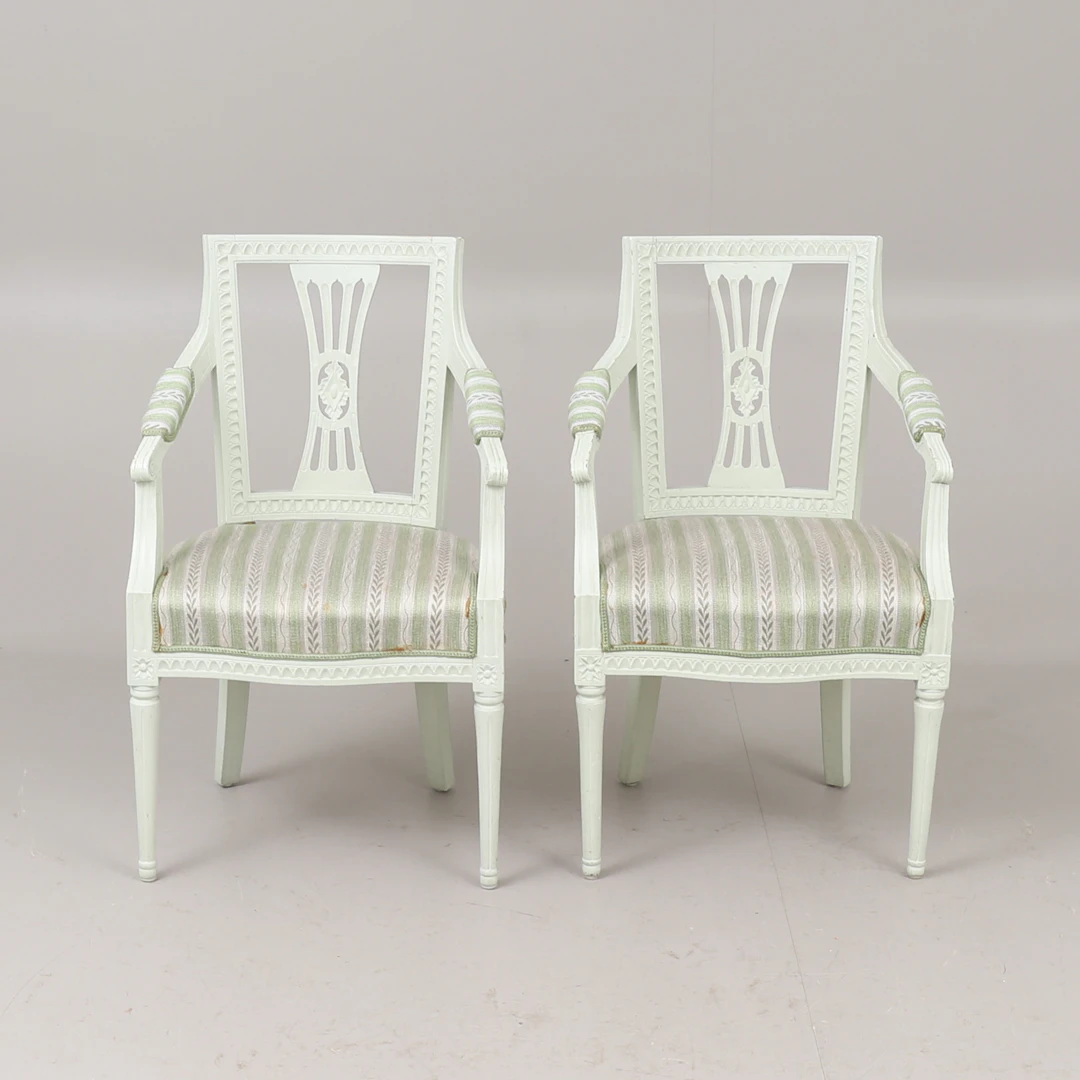 KARMSTOLAR, 2 stycken, gustaviansk stil, 1800-tal.