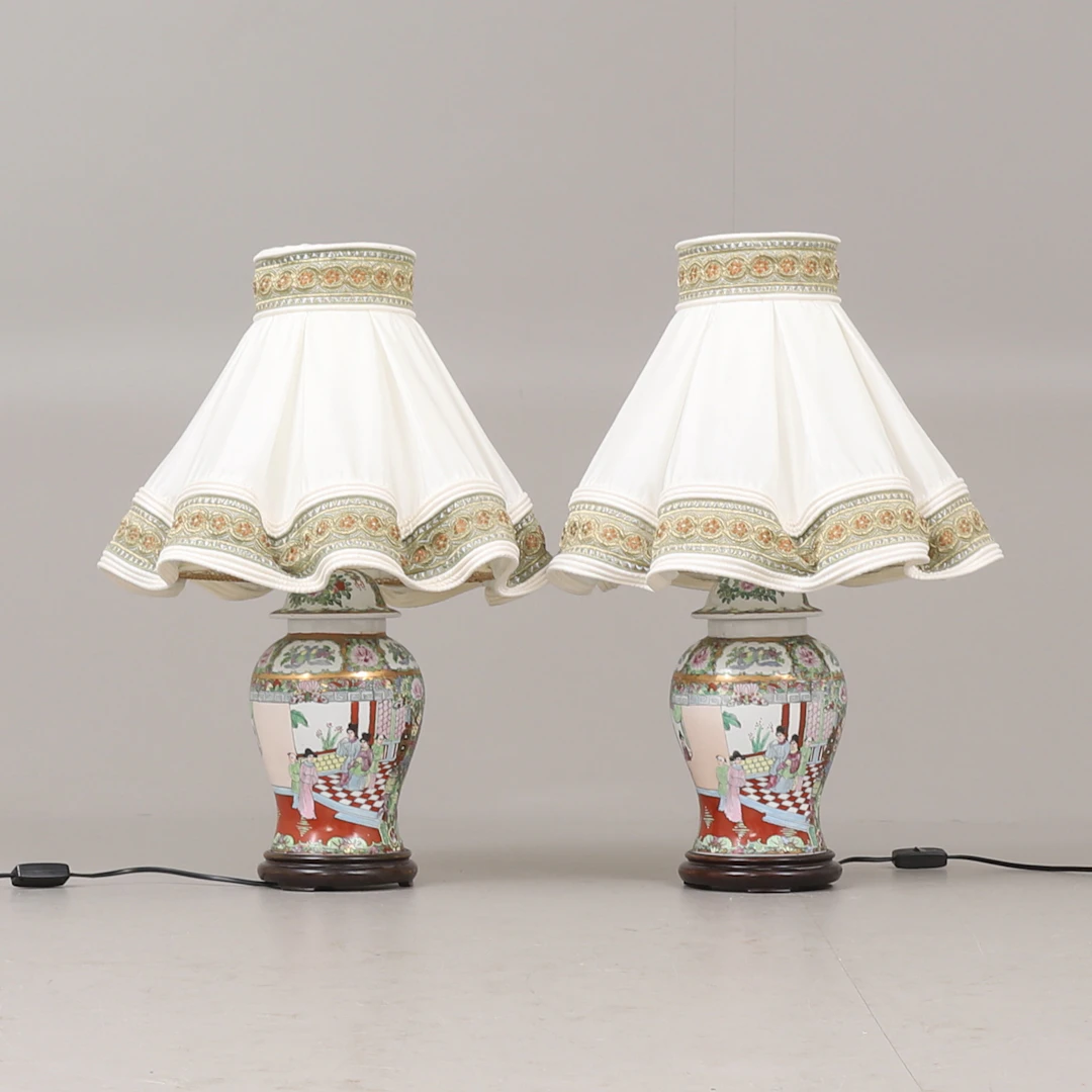 BORDSLAMPOR, 2 stycken, porslin, Kina, 1900/2000-tal.