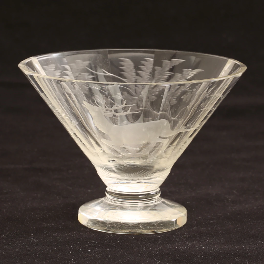 VAS, glas, slipad dekor, 1800/1900-tal.