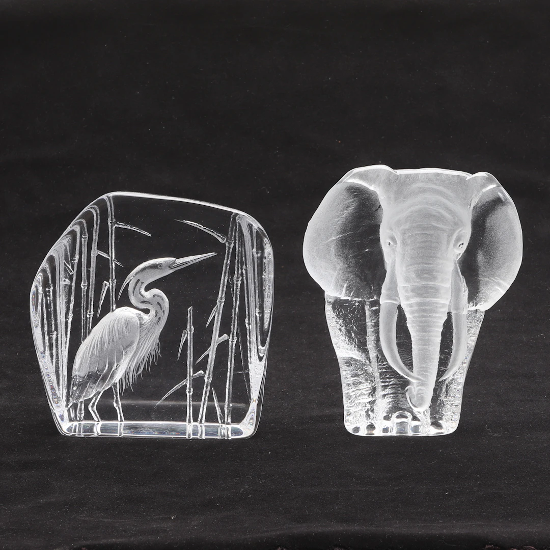 MATS JONASSON. Skulpturer, 2 stycken, glas, signerade.