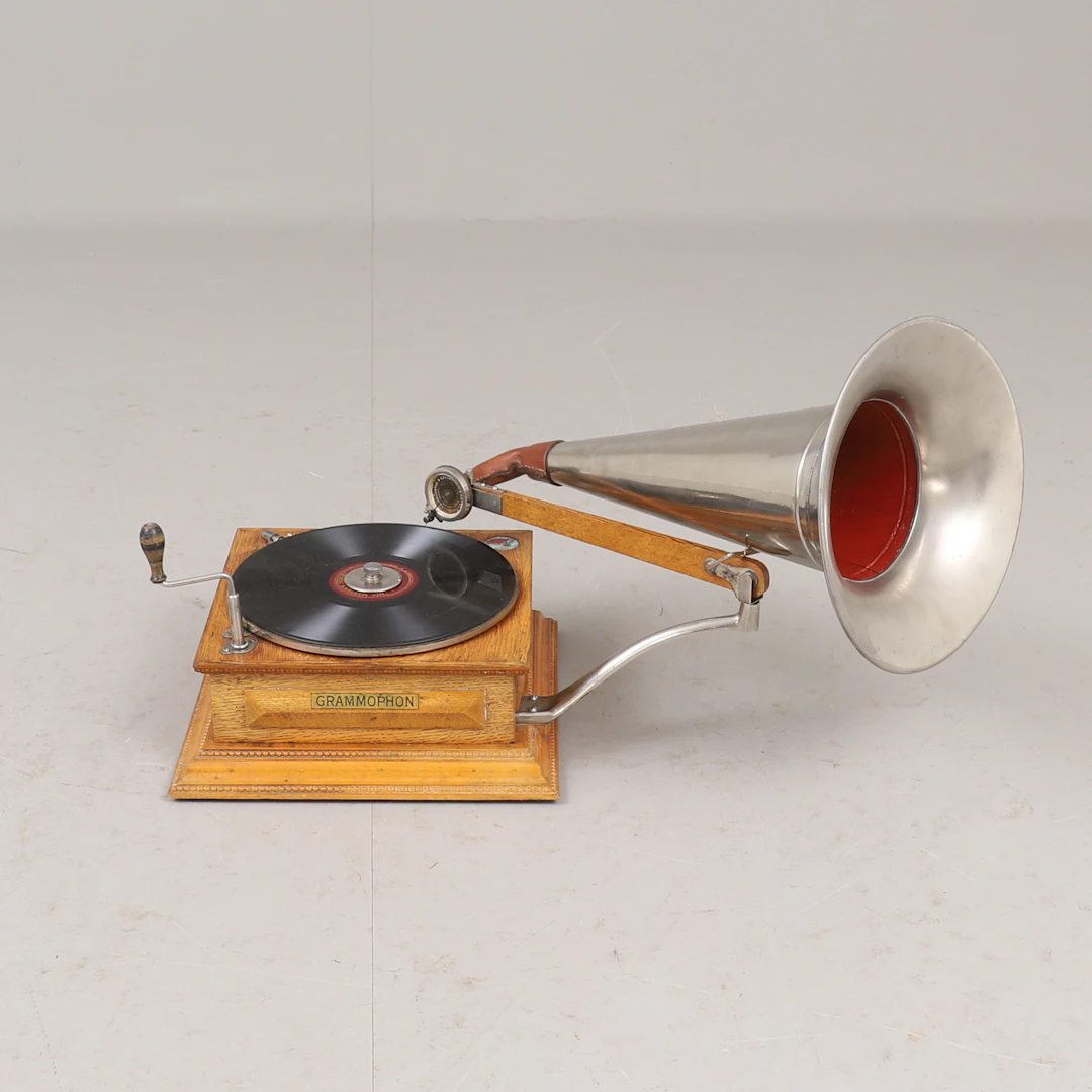 TRATTGRAMMOFON, Deutsche grammophon.