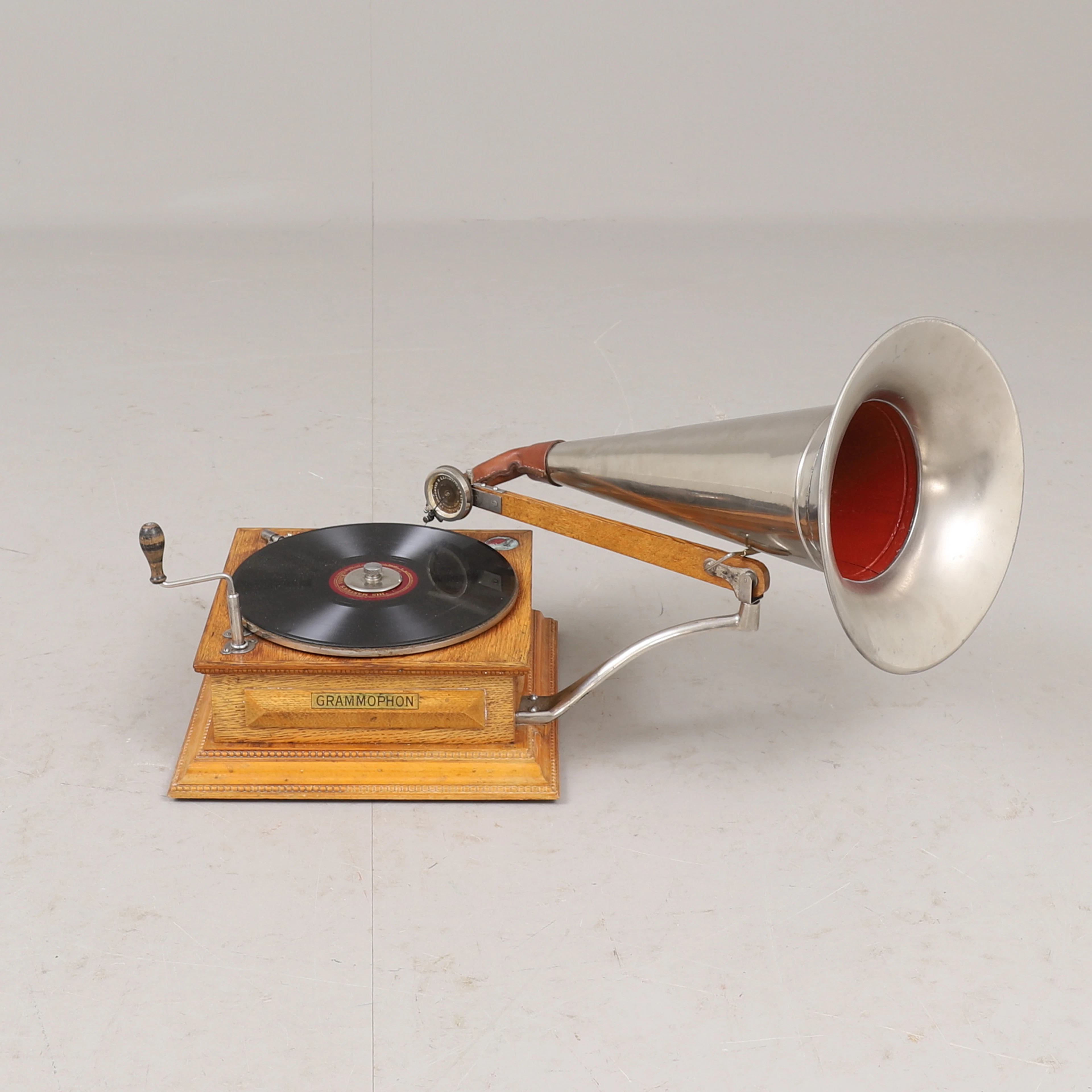 TRATTGRAMMOFON, Deutsche grammophon.