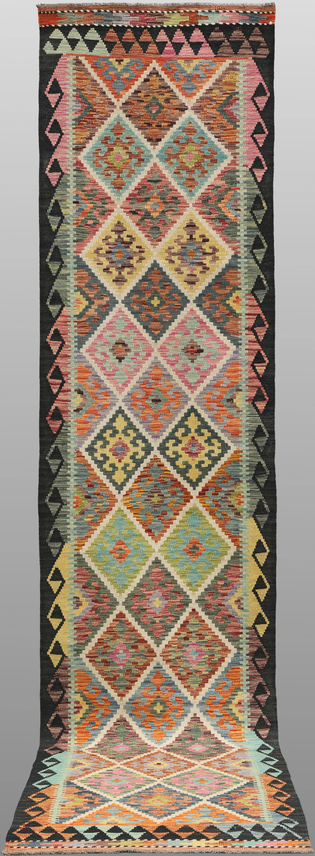 MATTA, gallerimodell, Kelim, cirka 392 x 83 cm.