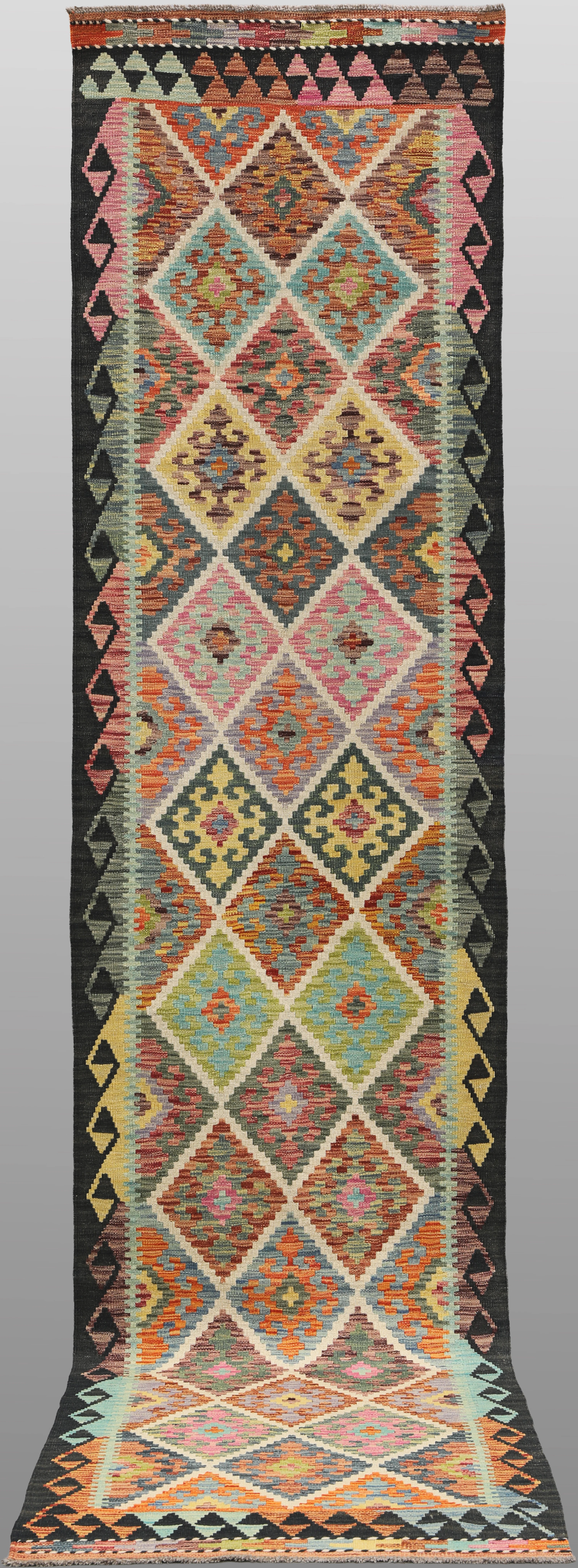 MATTA, gallerimodell, Kelim, cirka 392 x 83 cm.