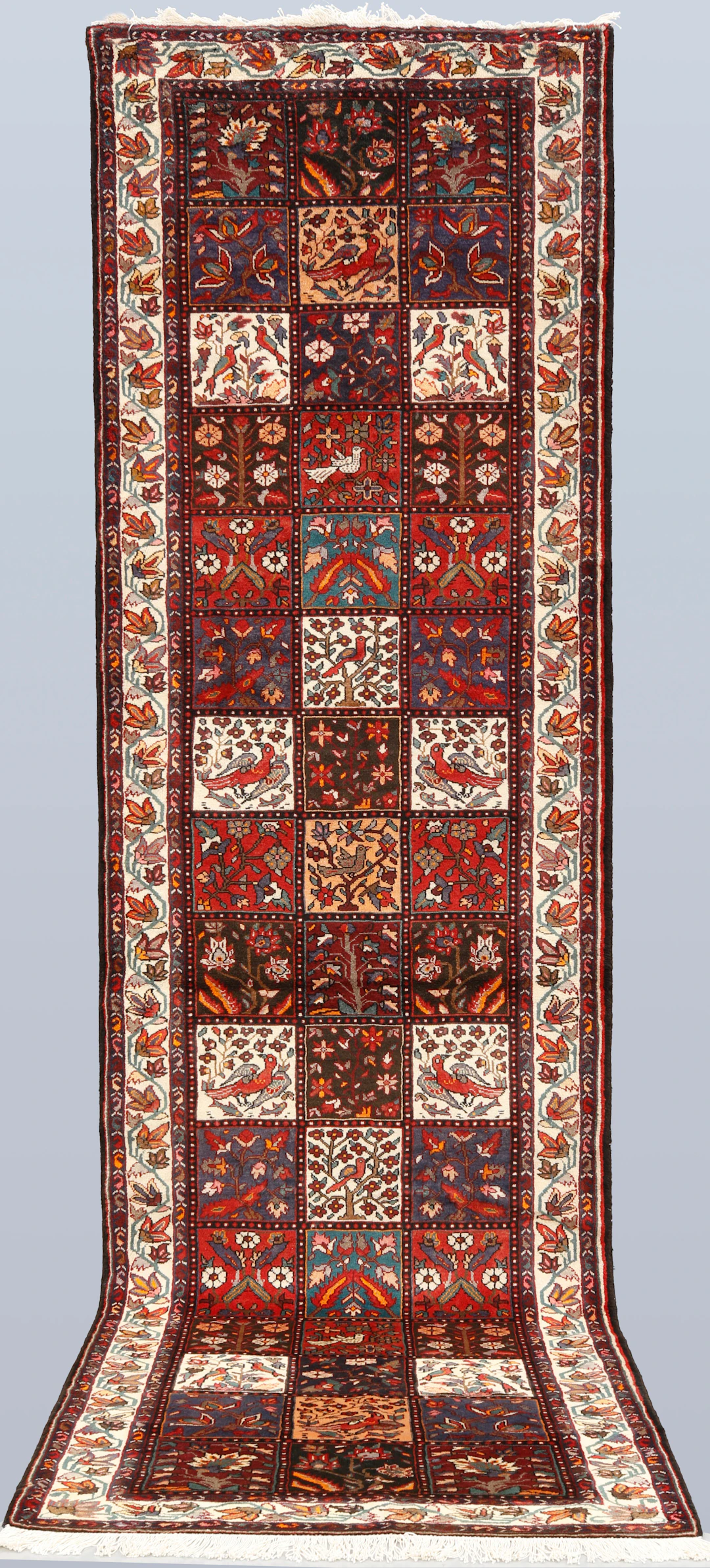 MATTA, gallerimodell, figural Baktiari, cirka 400 x 115 cm.