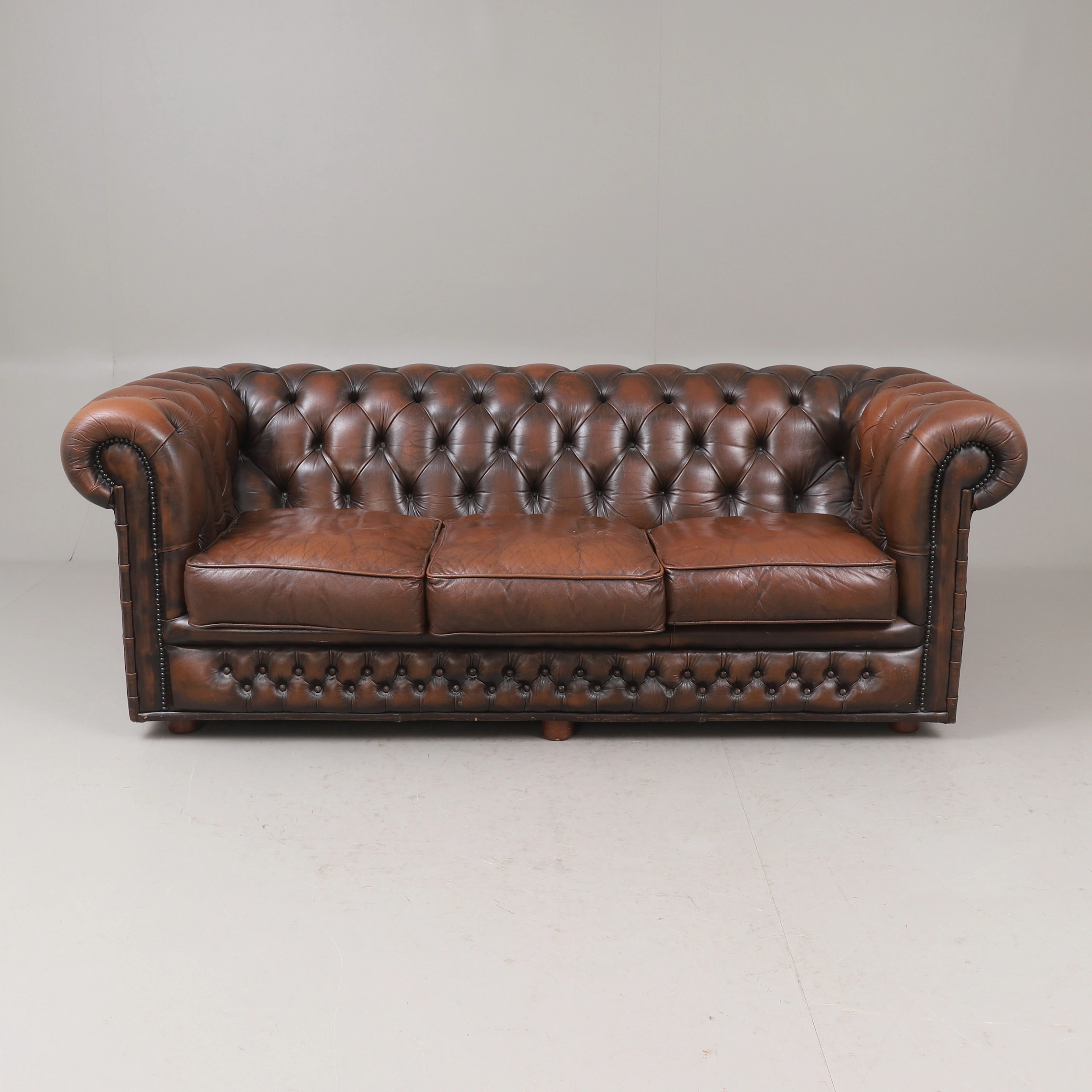 SOFFA, Chesterfield, skinn, 1900-tal.