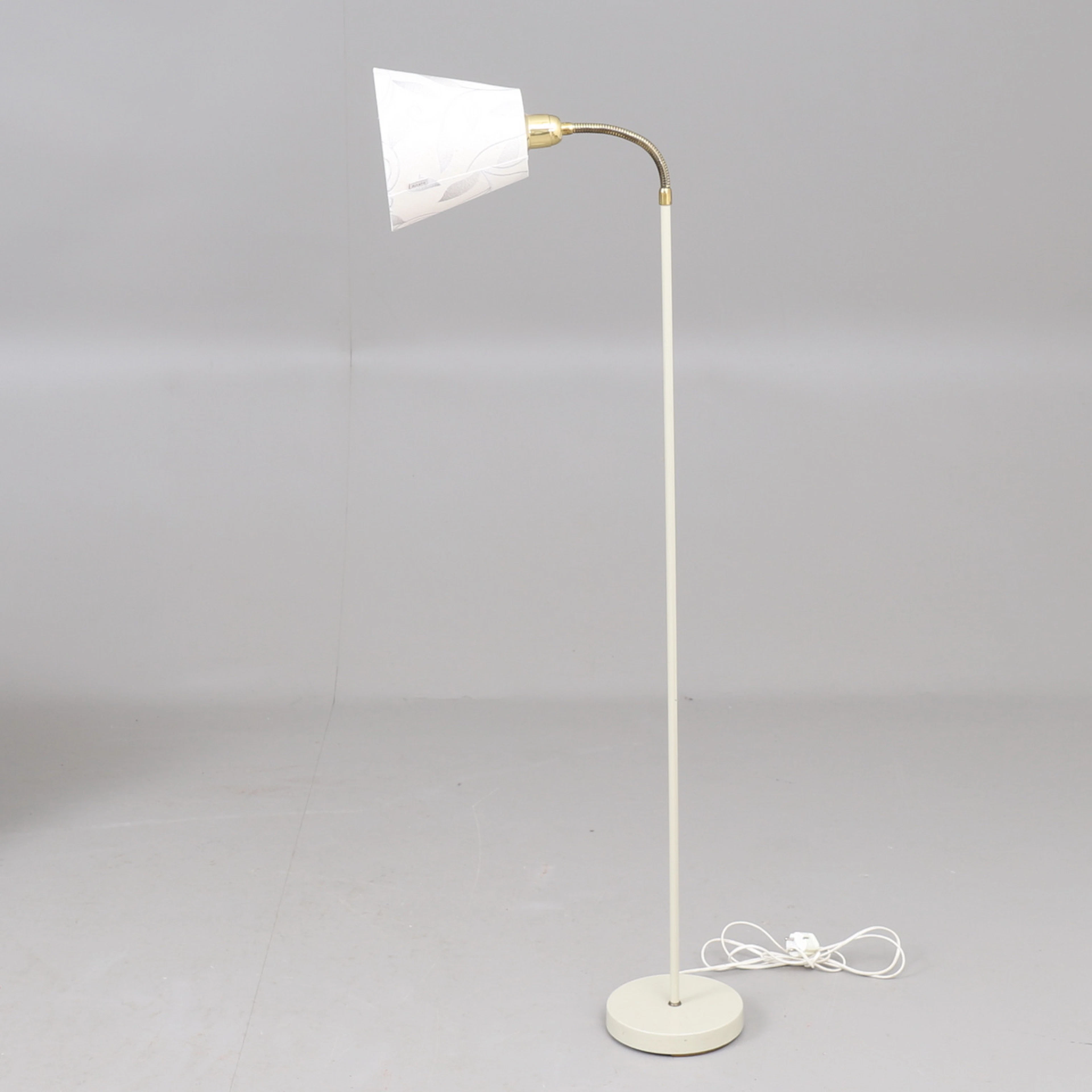 GOLVLAMPA, metall, 1900-tal.