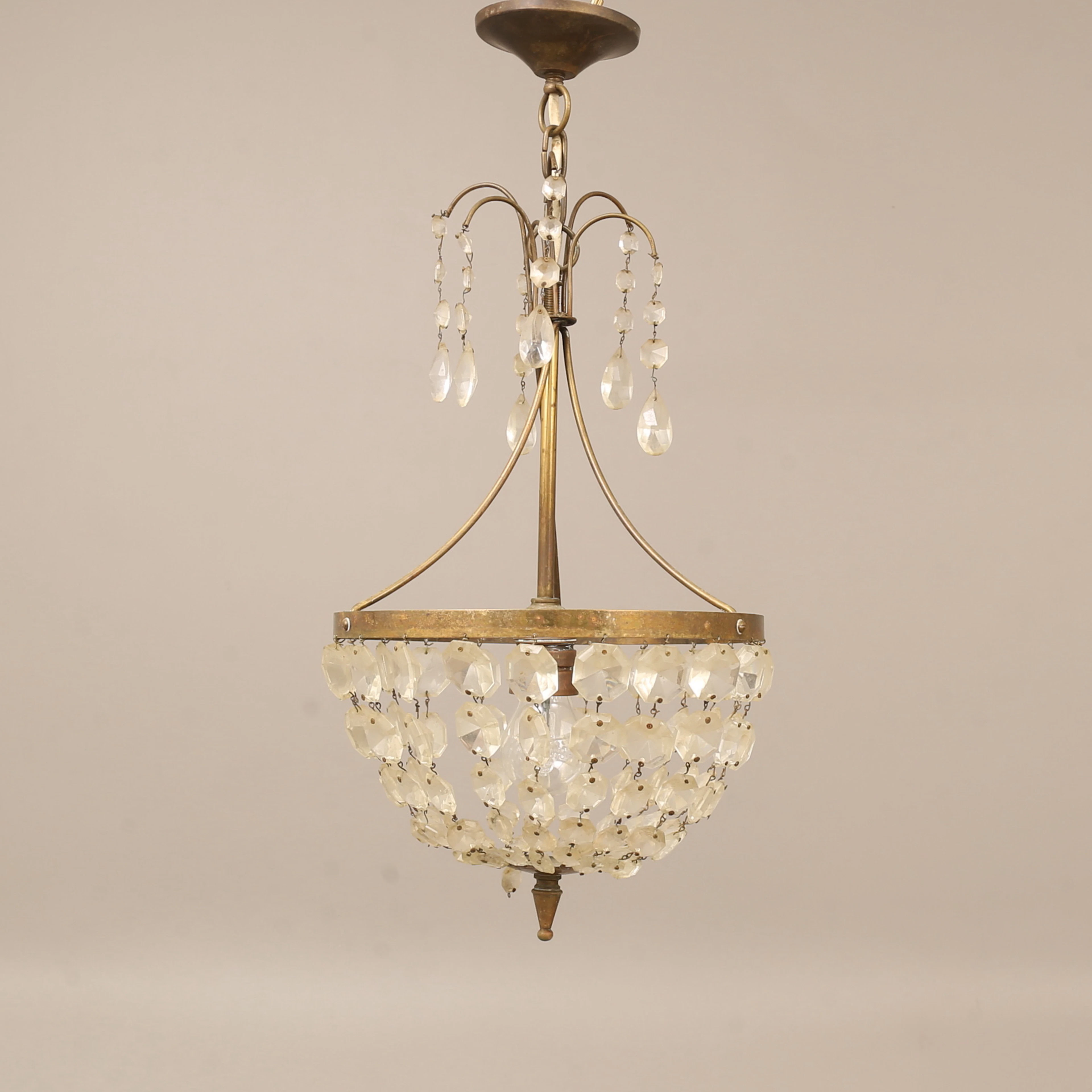 TAKLAMPA, metall, prismor, 1900-tal.