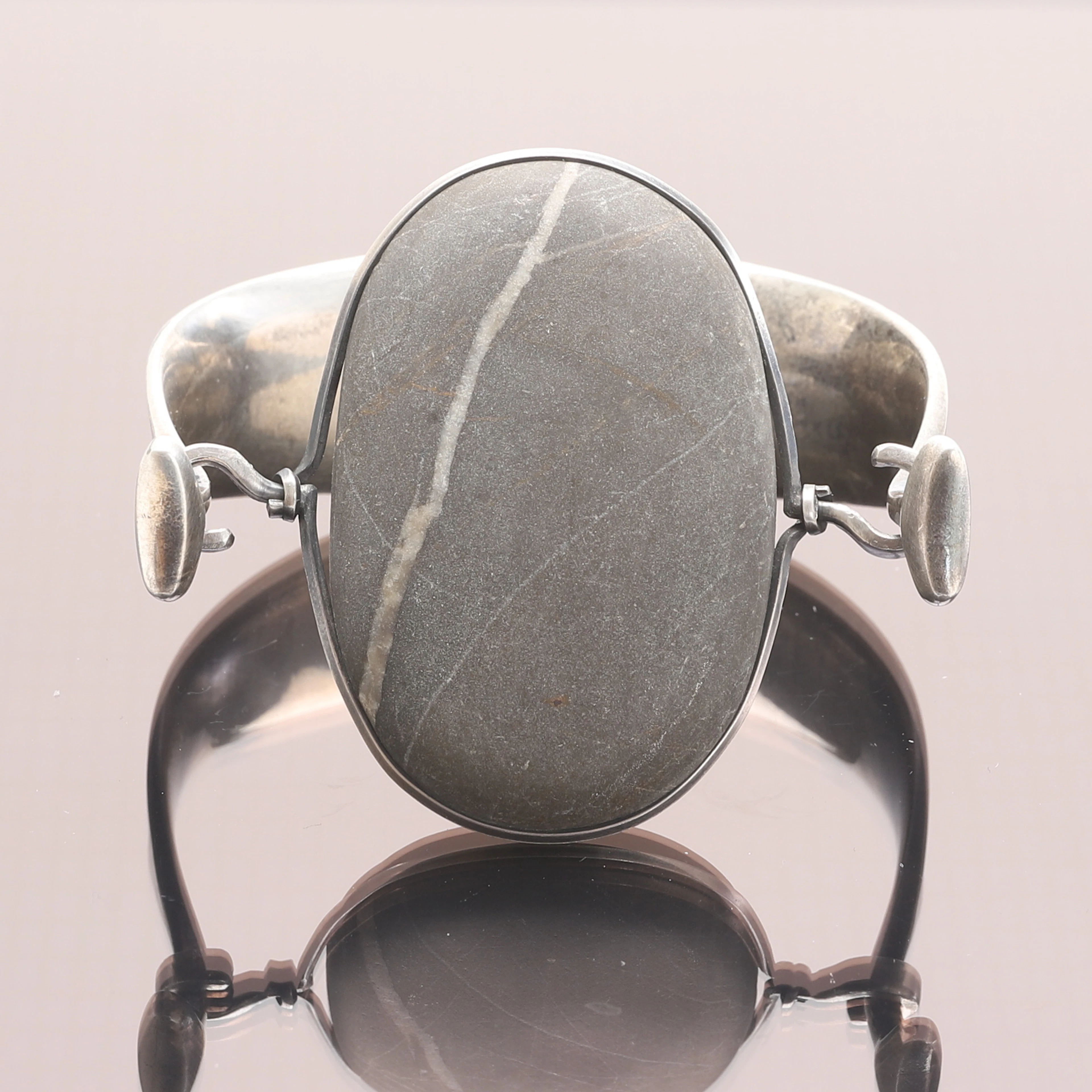VIVIANNA TORUN BÜLOW-HÜBE. Armring, silver, egen verkstad, Frankrike 1950-tal.