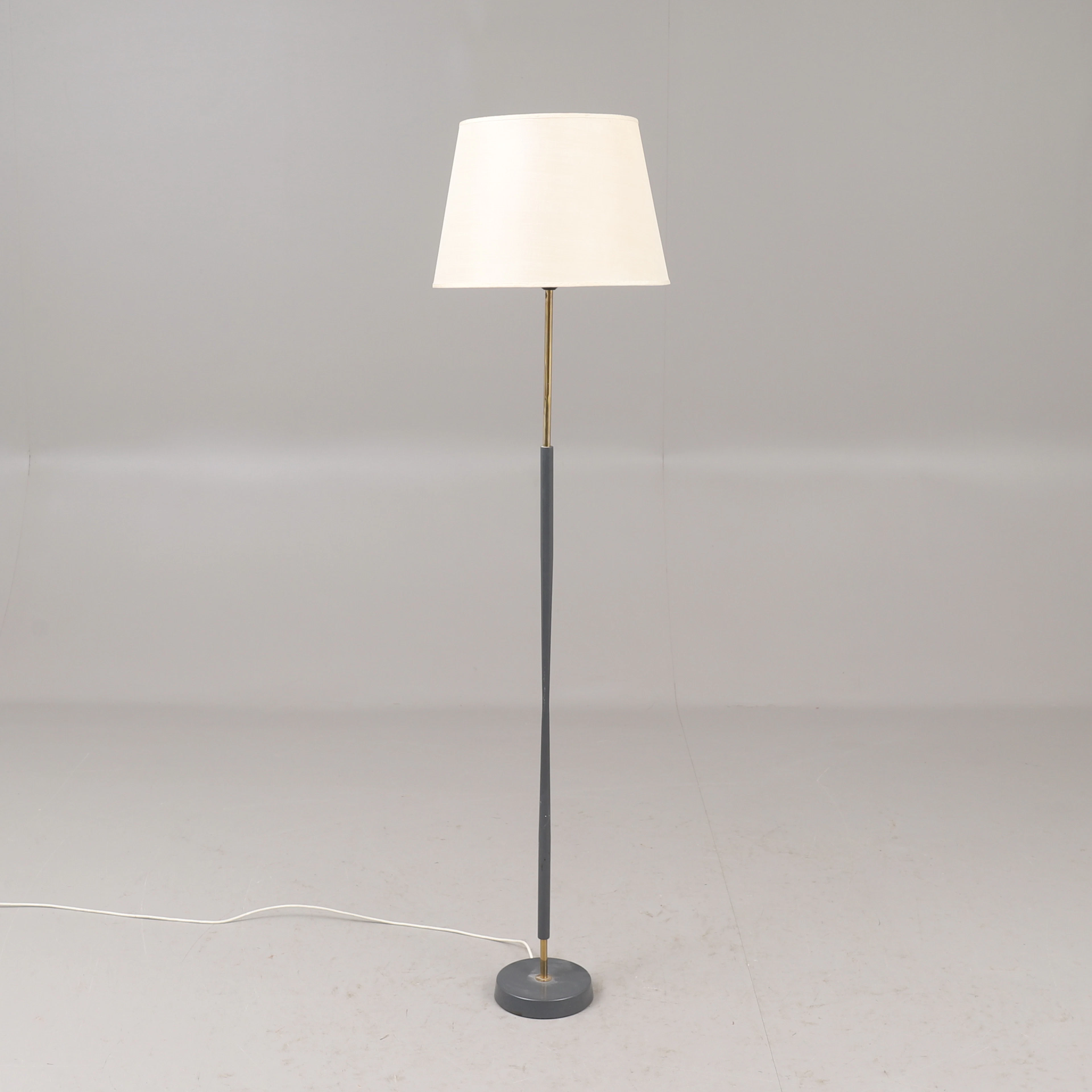 GOLVLAMPA, Asea belysning 741148, metall och mässing, 1900-talets andra hälft.
