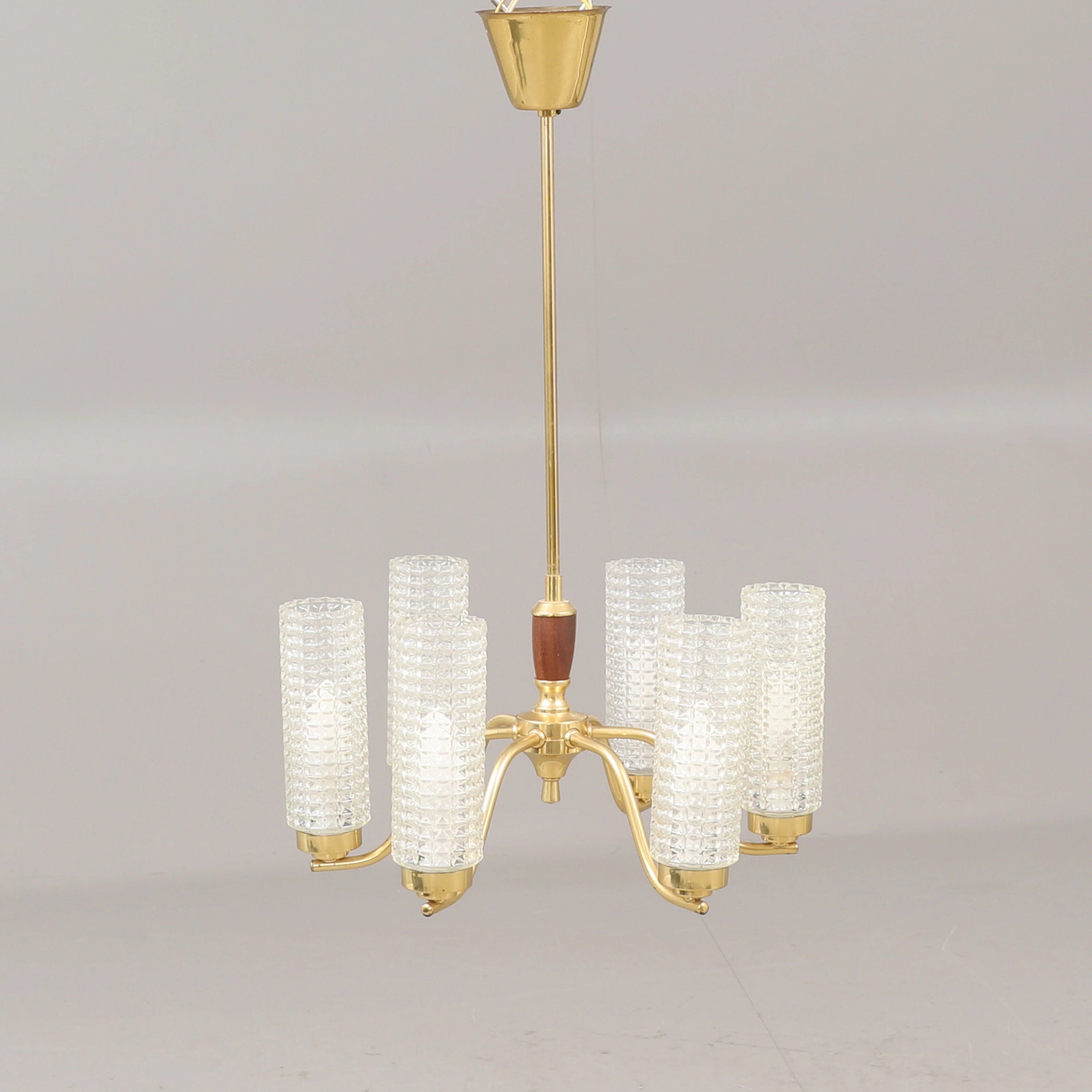 TAKLAMPA, mässing, teak och glas, 1900-talets mitt.