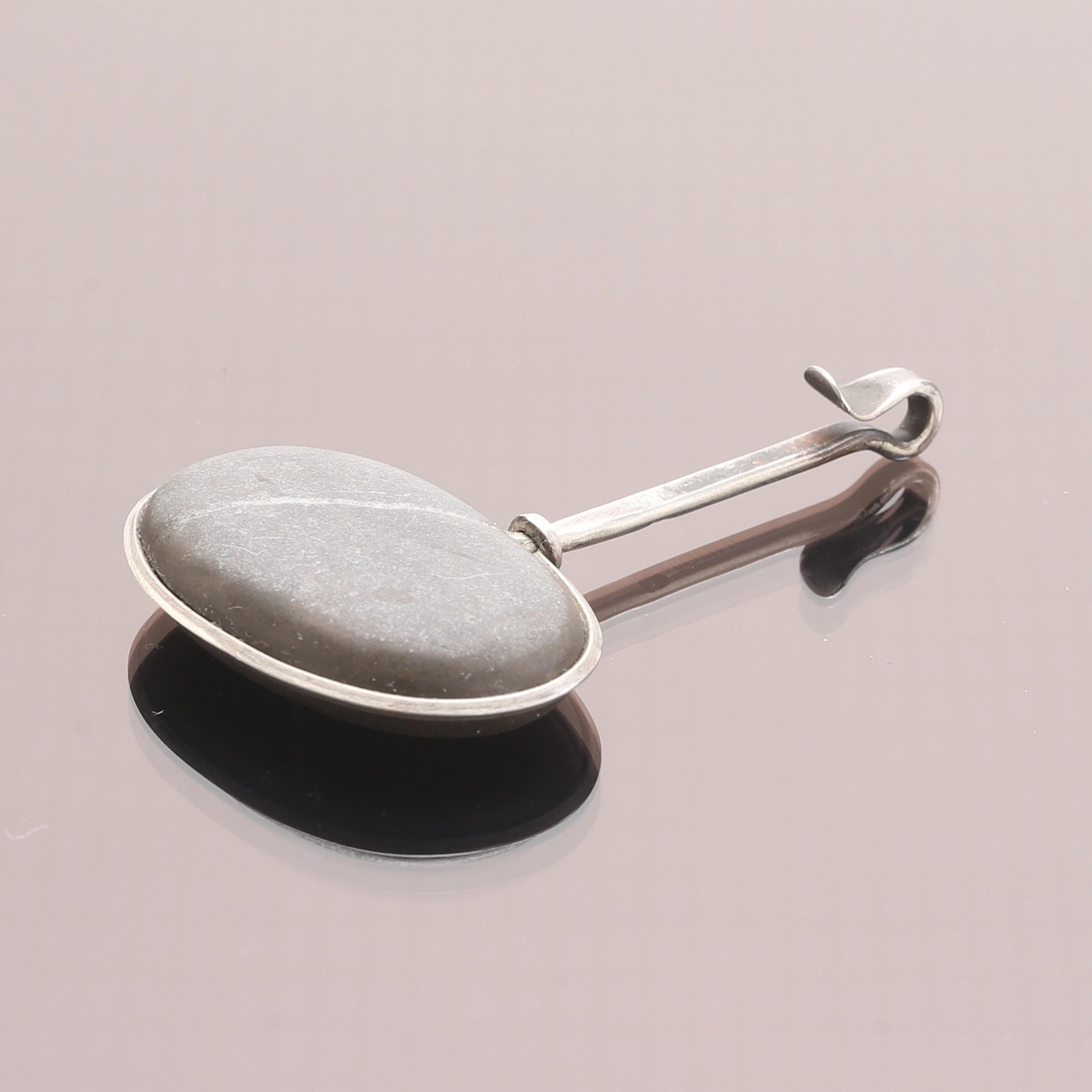 VIVIANNA TORUN BÜLOW-HÜBE. Hänge med natursten, sterlingsilver, eget