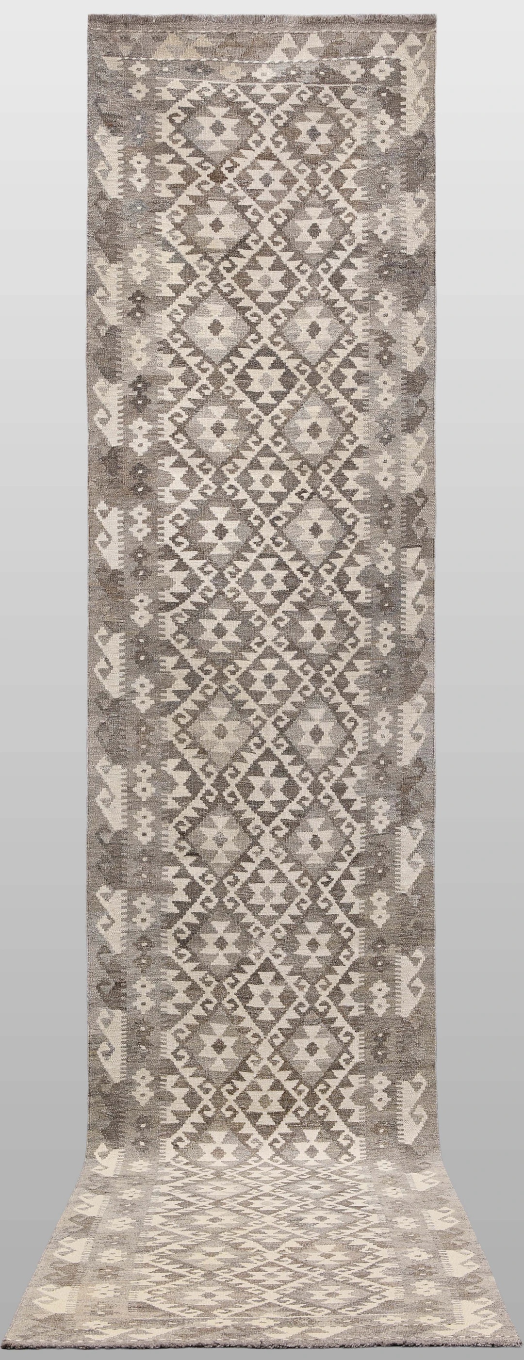 MATTA, Kelim, gallerimodell, cirka 392 x 82 cm.