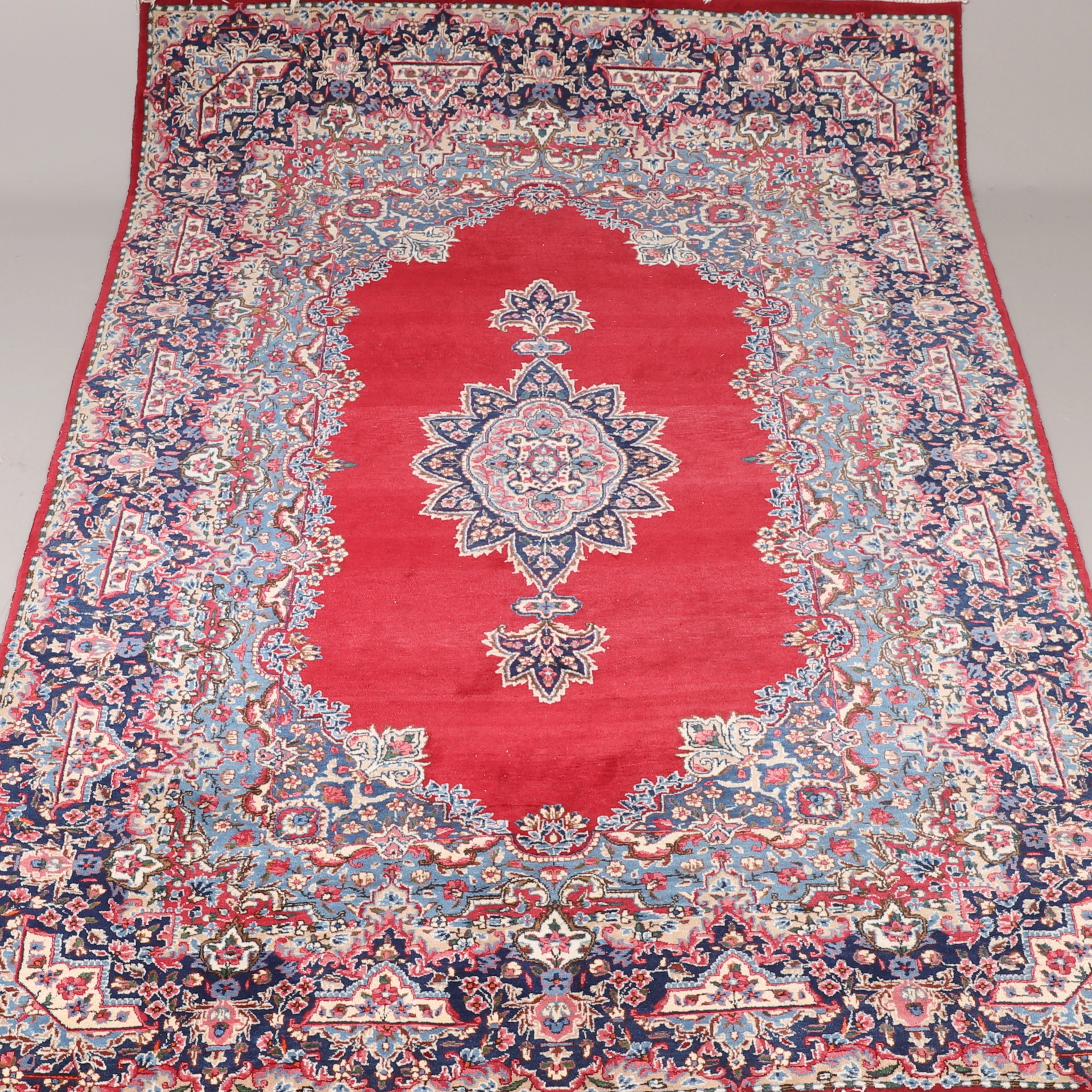 MATTA, Kirman, cirka 308 x 205 cm.