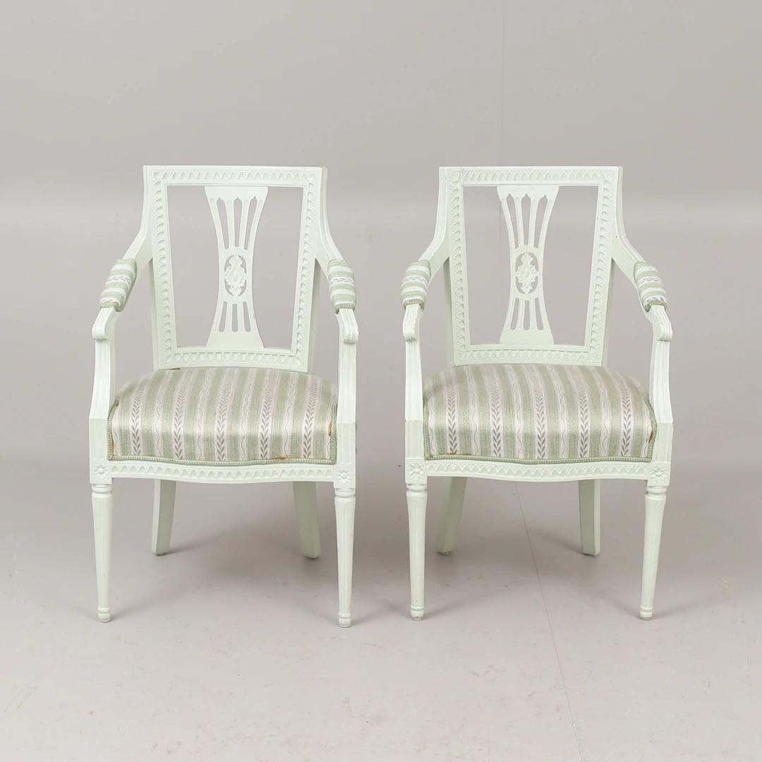 KARMSTOLAR, 2 stycken, gustaviansk stil, 1800-tal.