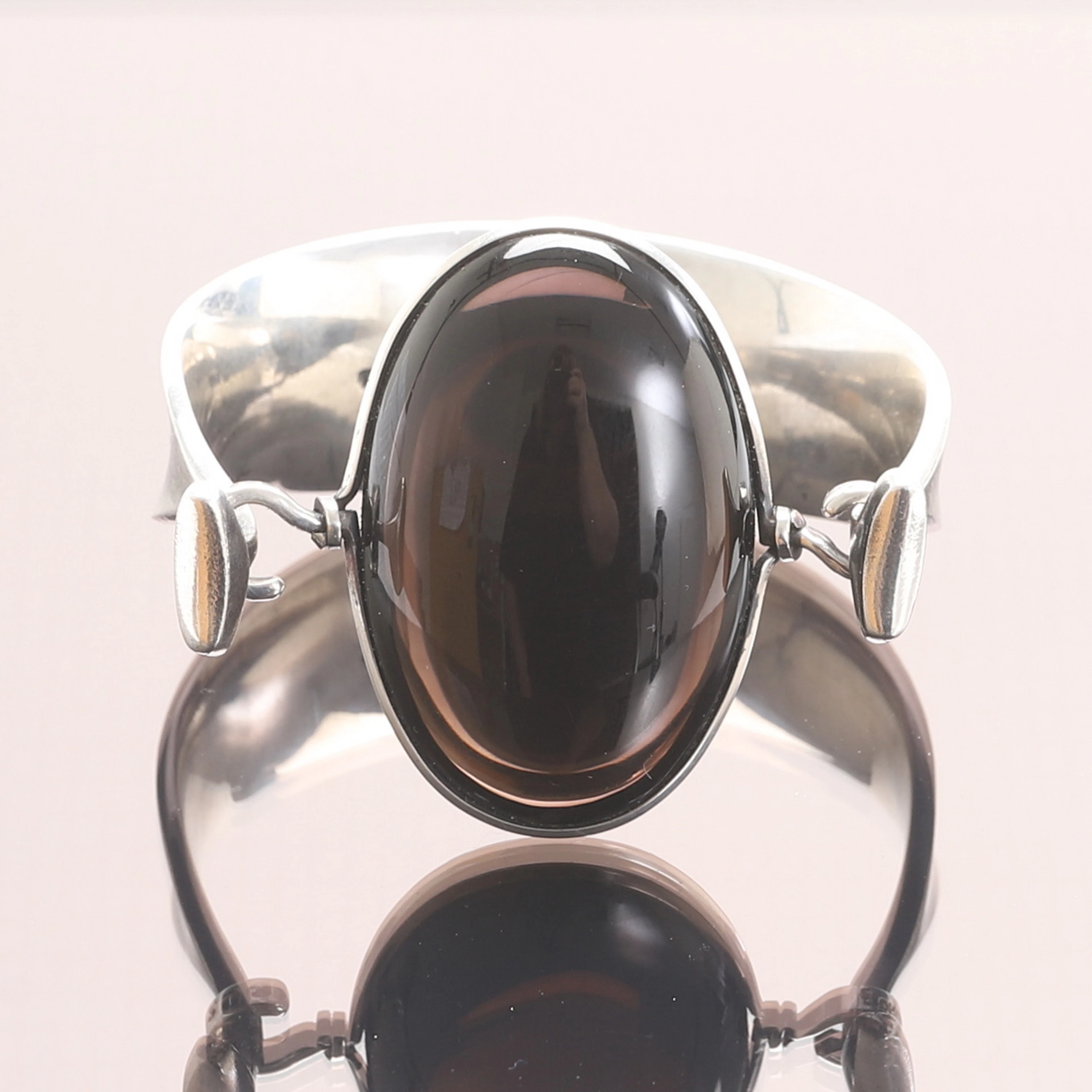 VIVIANNA TORUN BÜLOW-HÜBE. Armring, sterlingsilver, Georg Jensen Danmark.