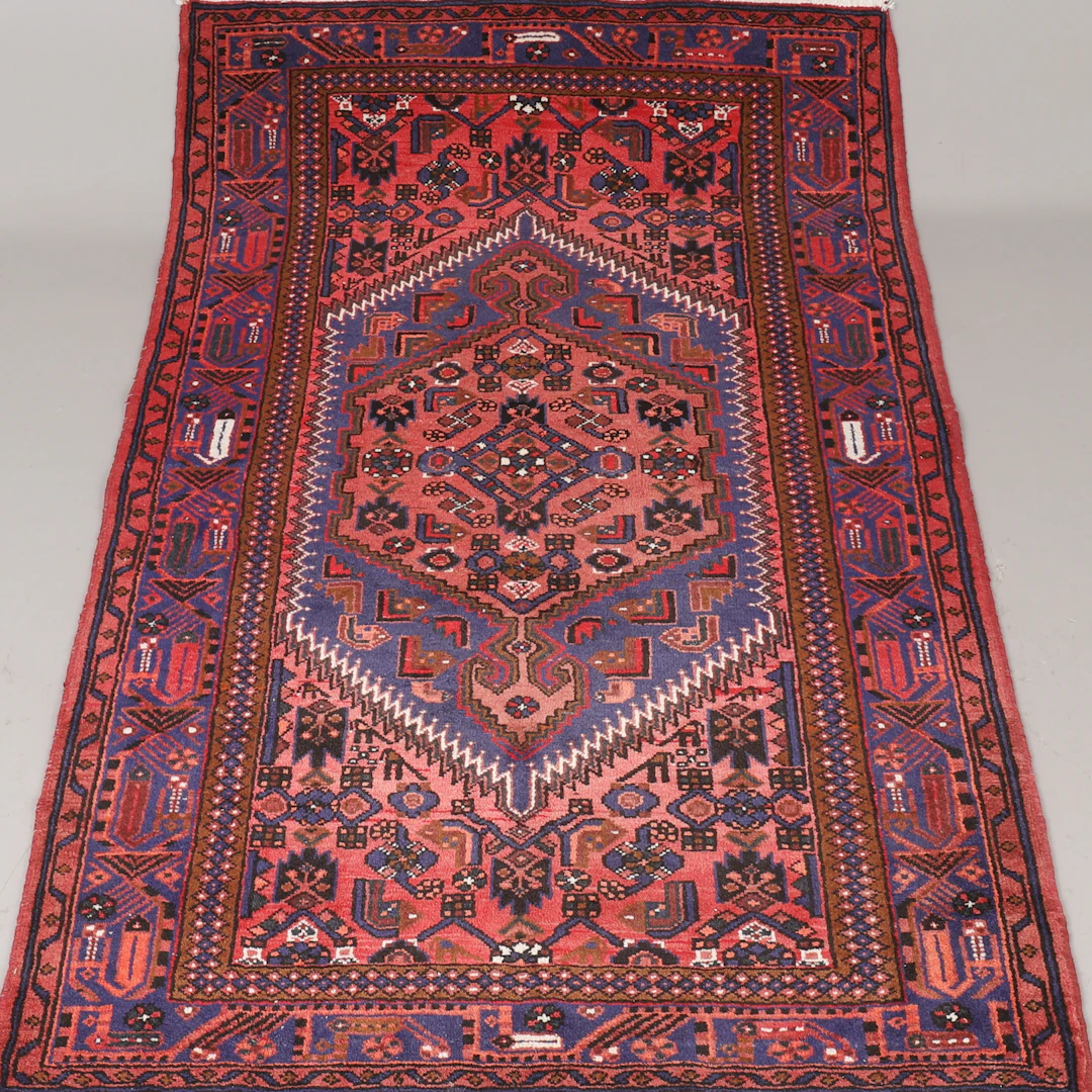 MATTA, orientalisk, cirka 220 x 140 cm.